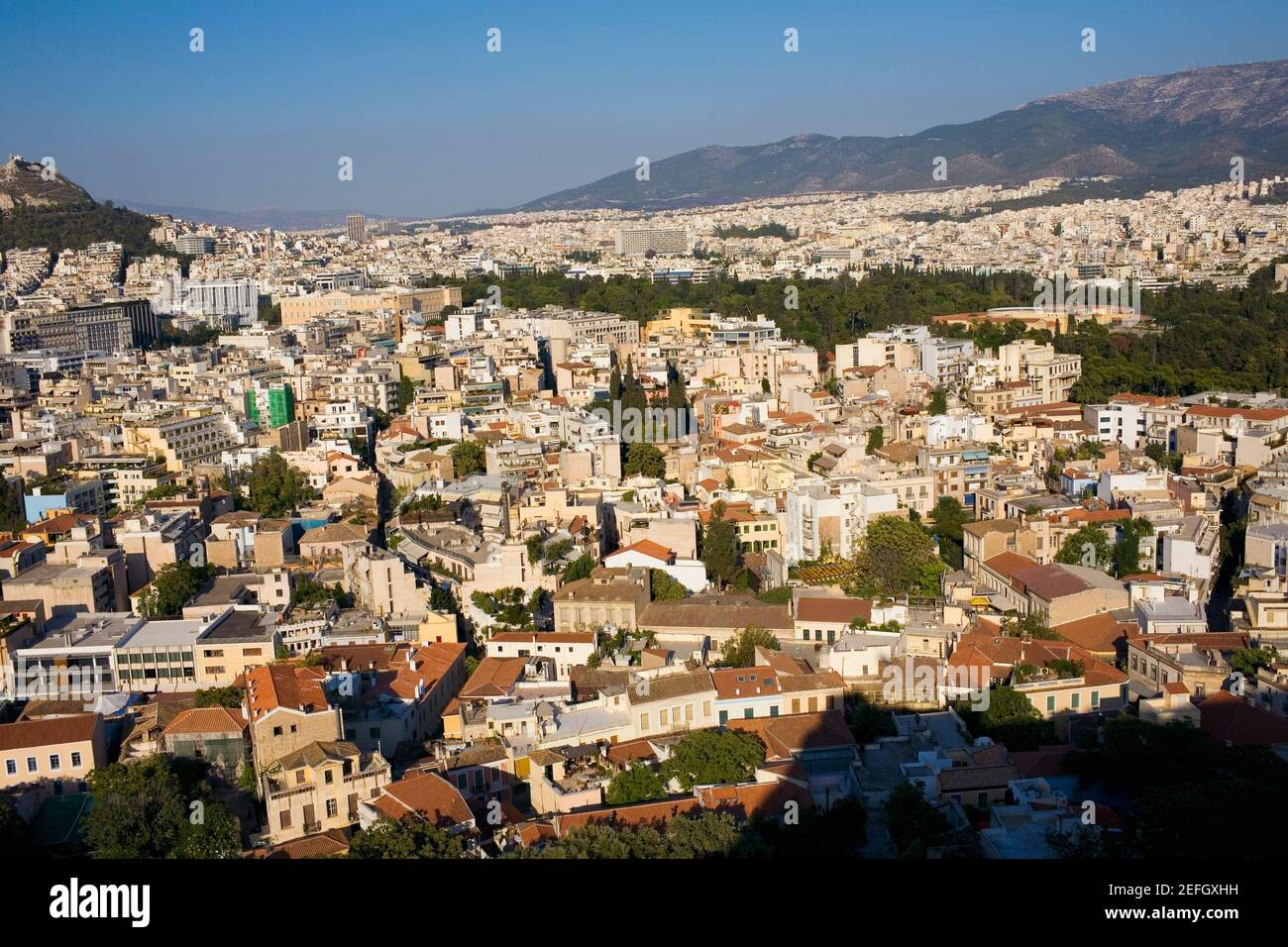 Vue en grand angle des bâtiments d'une ville, Athènes, Grèce Banque D'Images