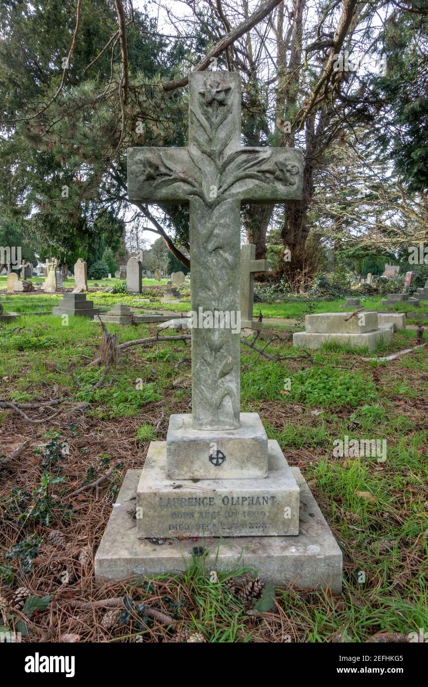 Laurence Oliphant député, auteur britannique d'origine sud-africaine, au cimetière de Twickenham, Whitton, Richmond upon Thames, Londres, ROYAUME-UNI. Banque D'Images