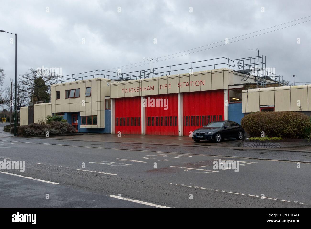 Vue extérieure de la caserne de pompiers de Twickenham, South Road, Twickenham, Londres, Royaume-Uni. Banque D'Images