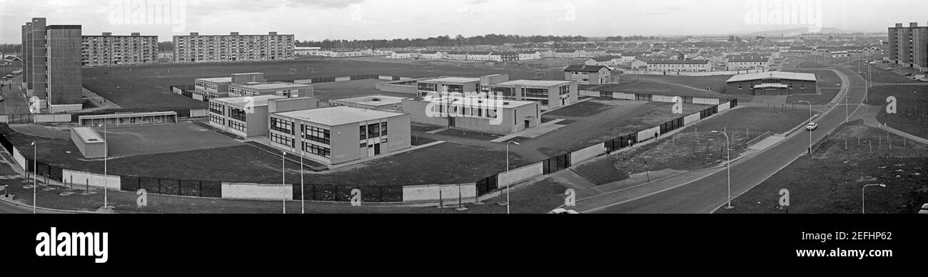 Vue panoramique, Cslean Road, école primaire, Eglise catholique de la Vierge Marie, Shangan Road, Ballymun, avril 1986, Dublin, République d'Irlande Banque D'Images