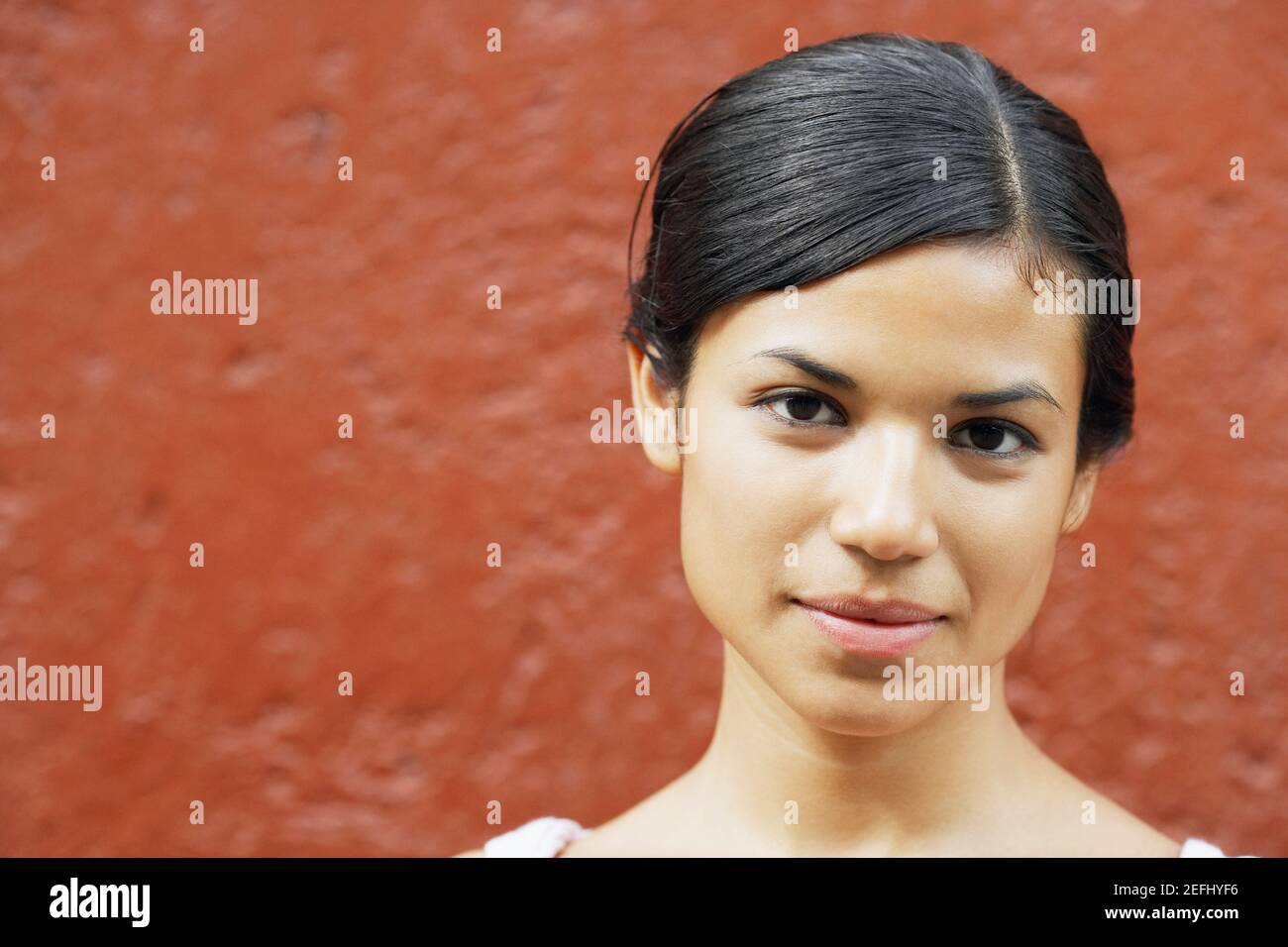 Portrait d'une jeune femme sourire Banque D'Images