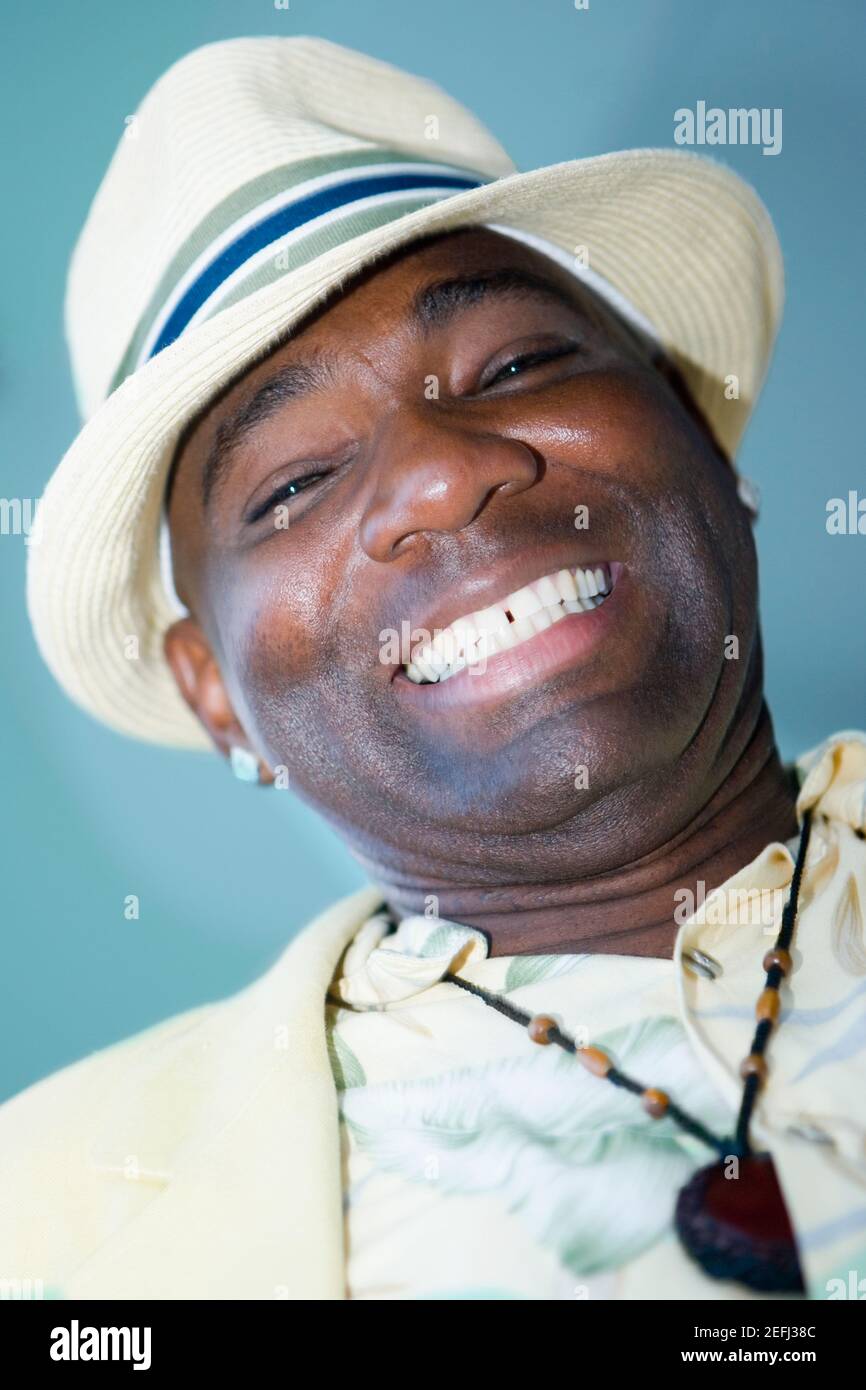 Portrait of a young man smiling Banque D'Images