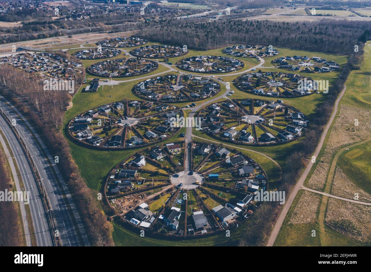 Brøndby, Danemark. 05e, avril 2020. Le cercle a formé des jardins de l'allotissement Brøndby Haveby. Le complexe est conçu par l'architecte paysagiste danois Erik Mygind. Banque D'Images