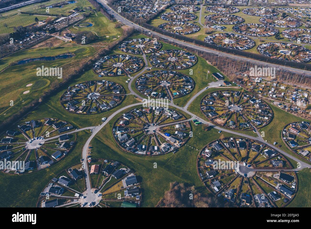 Brøndby, Danemark. 05e, avril 2020. Le cercle a formé des jardins de l'allotissement Brøndby Haveby. Le complexe est conçu par l'architecte paysagiste danois Erik Mygind. Banque D'Images
