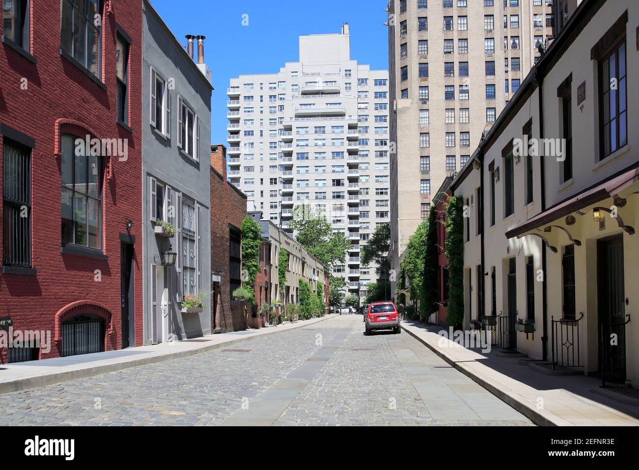 Washington Mews, une rue avec des maisons de calèche historiques, Greenwich Village, Manhattan, New York City, Etats-Unis Banque D'Images