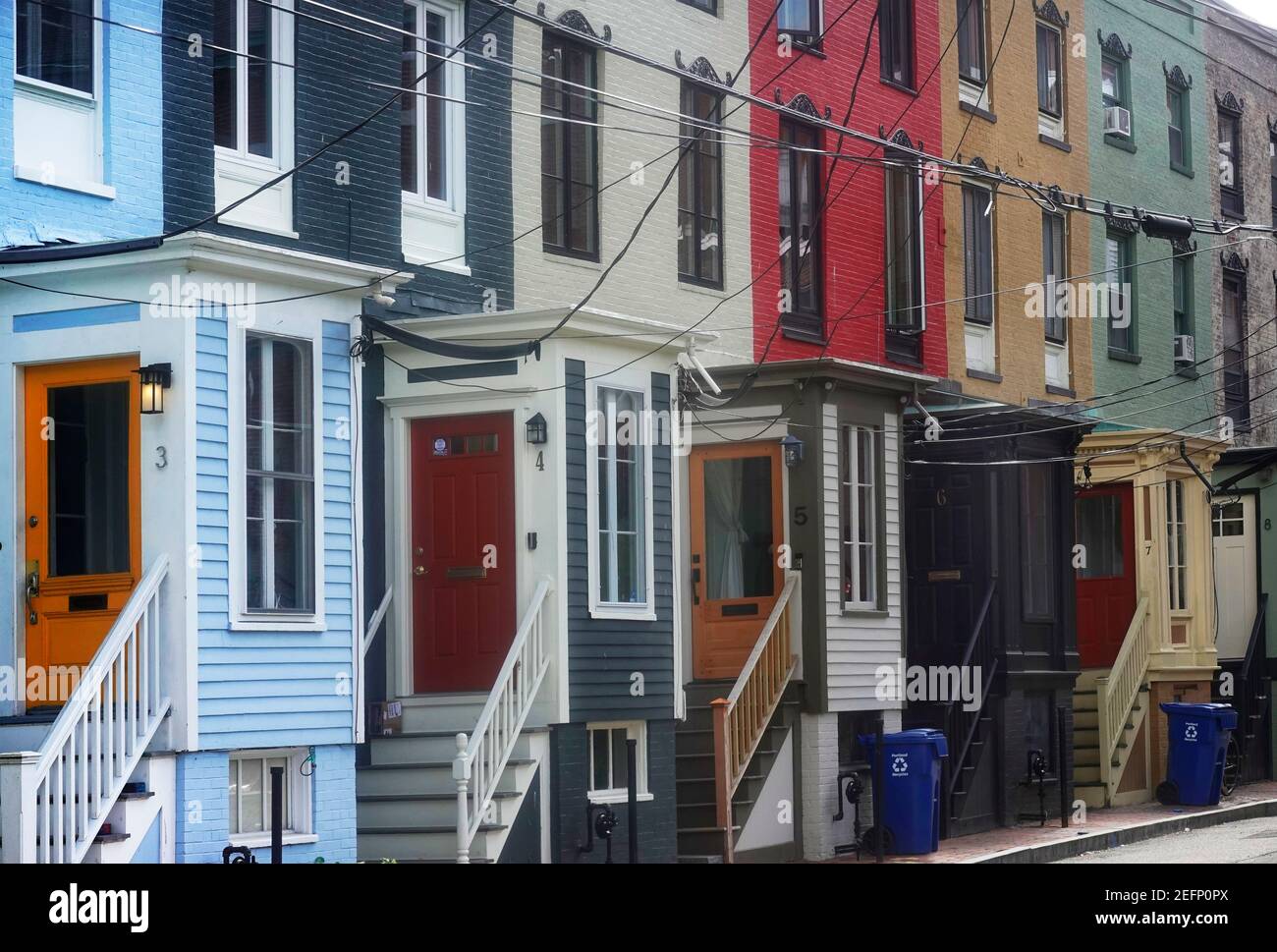 Maisons en rangée colorées sur Stratton place Portland Maine Banque D'Images