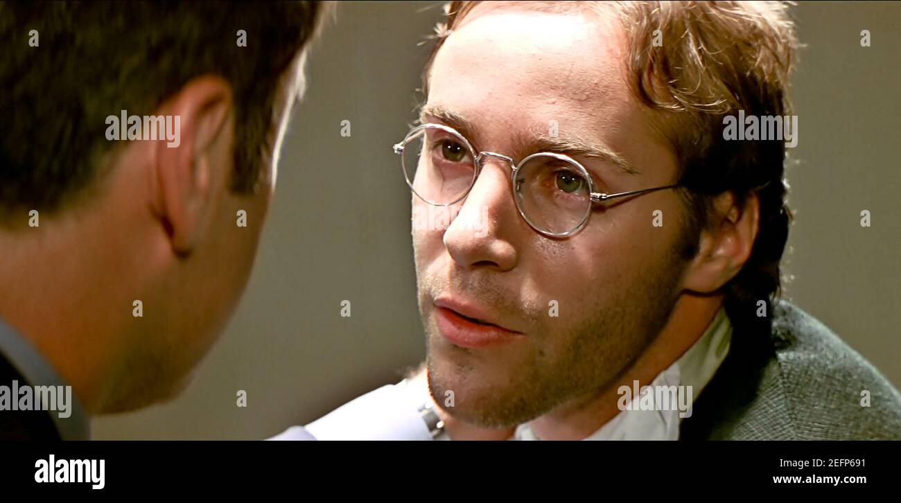 ÉTATS-UNIS. Nicolas cage et Alessandro Nivola dans une scène du film (C)Paramount Pictures : face/off (1997). Complot : afin d’effectuer un complot terroriste, un agent du FBI subit une greffe du visage et assume l’identité d’un chef-d’œuvre criminel, qui a assassiné son seul fils. Le plan devient vivivivire quand le criminel se réveille prématurément et cherche la vengeance. REF: LMK110-J6920-16221 fourni par LMKMEDIA. Éditorial uniquement. Landmark Media n'est pas le propriétaire des droits d'auteur de ces images de films ou de télévision, mais fournit un service uniquement pour les médias reconnus. pictures@lmkmedia.com Banque D'Images