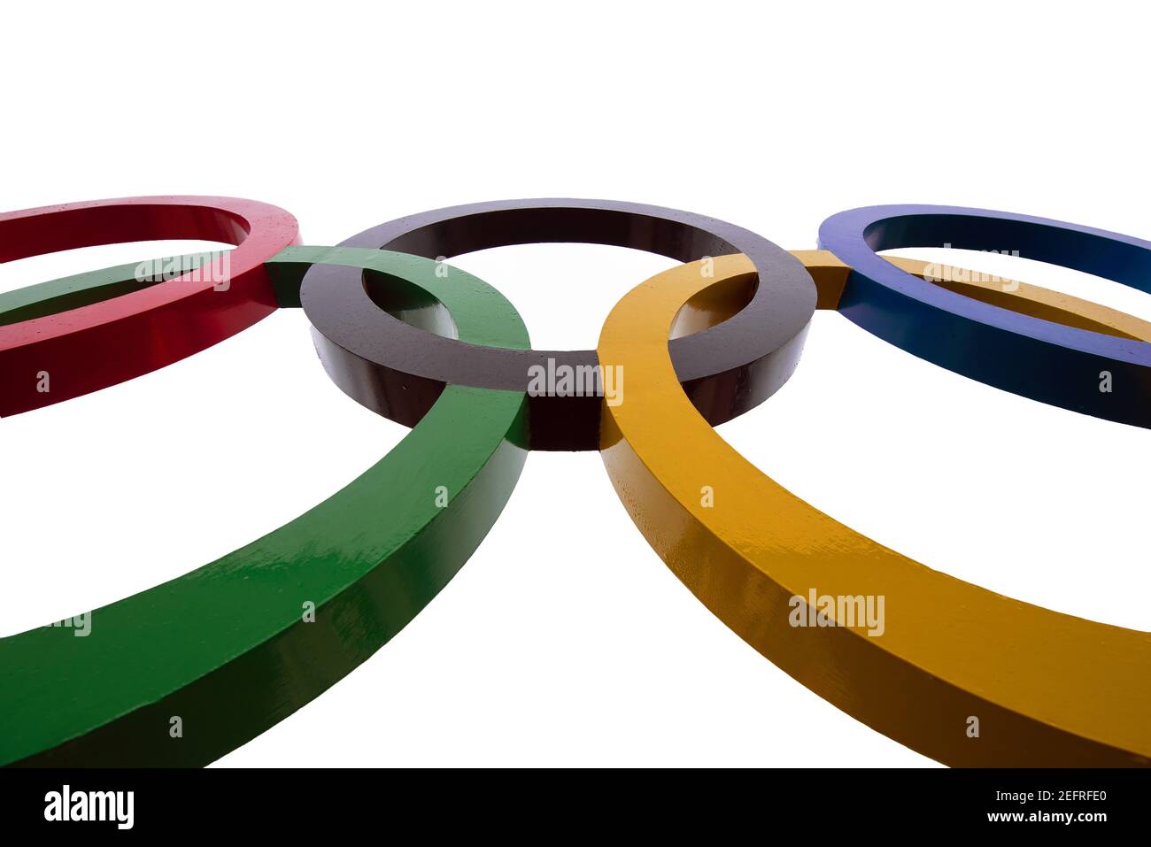 Cinq anneaux entrelacés en bleu, noir, rouge, jaune et vert sur fond blanc Banque D'Images