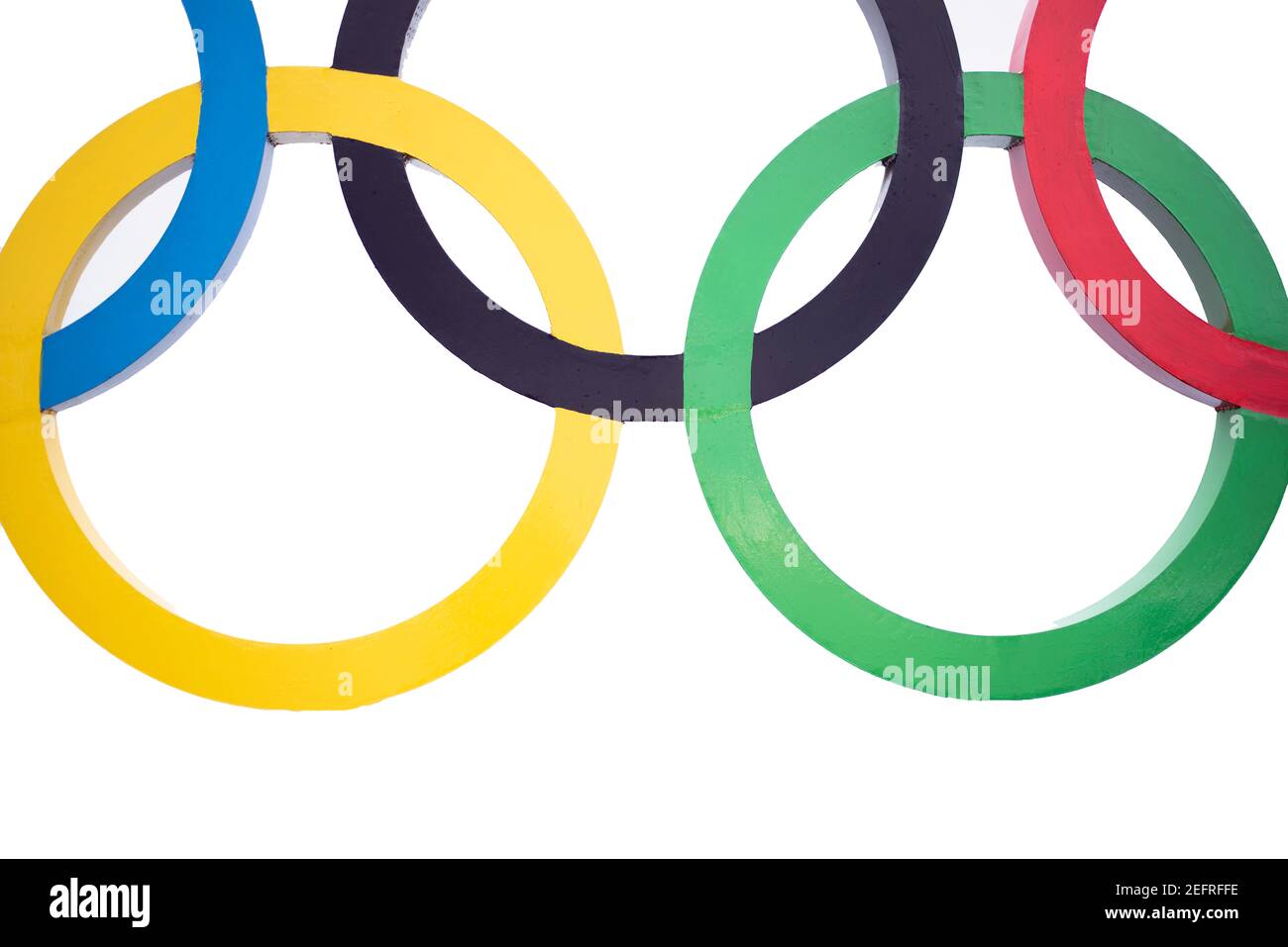 Cinq anneaux entrelacés en bleu, noir, rouge, jaune et vert sur fond blanc Banque D'Images