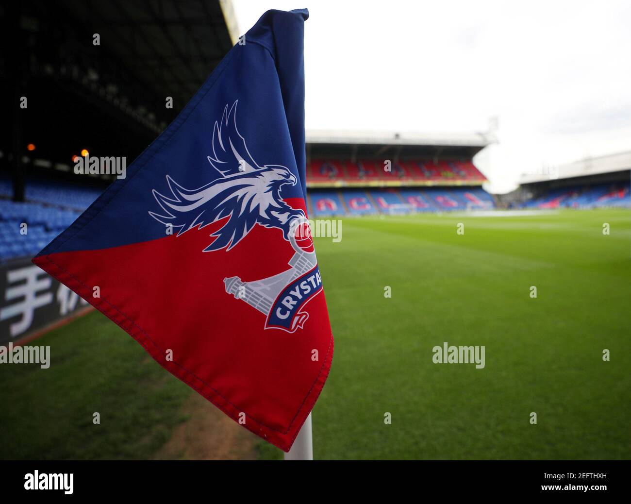 Football football - Premier League - Crystal Palace vs West Bromwich Albion - Selhurst Park, Londres, Grande-Bretagne - 13 mai 2018 vue générale à l'intérieur du stade avant le match REUTERS/Hannah McKay USAGE ÉDITORIAL SEULEMENT. Aucune utilisation avec des fichiers audio, vidéo, données, listes de présentoirs, logos de clubs/ligue ou services « en direct » non autorisés. Utilisation en ligne limitée à 75 images, pas d'émulation vidéo. Aucune utilisation dans les Paris, les jeux ou les publications de club/ligue/joueur unique. Veuillez contacter votre représentant de compte pour plus de détails. Banque D'Images