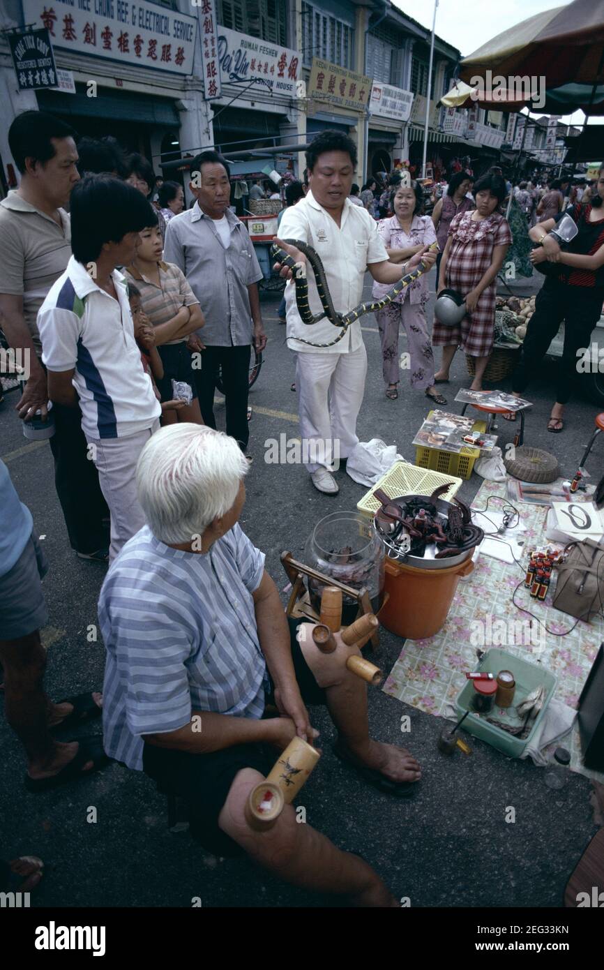 Asie Malaisie, Penang, Street Scene, Street Vendor vendant des médicaments chinois traditionnels Banque D'Images