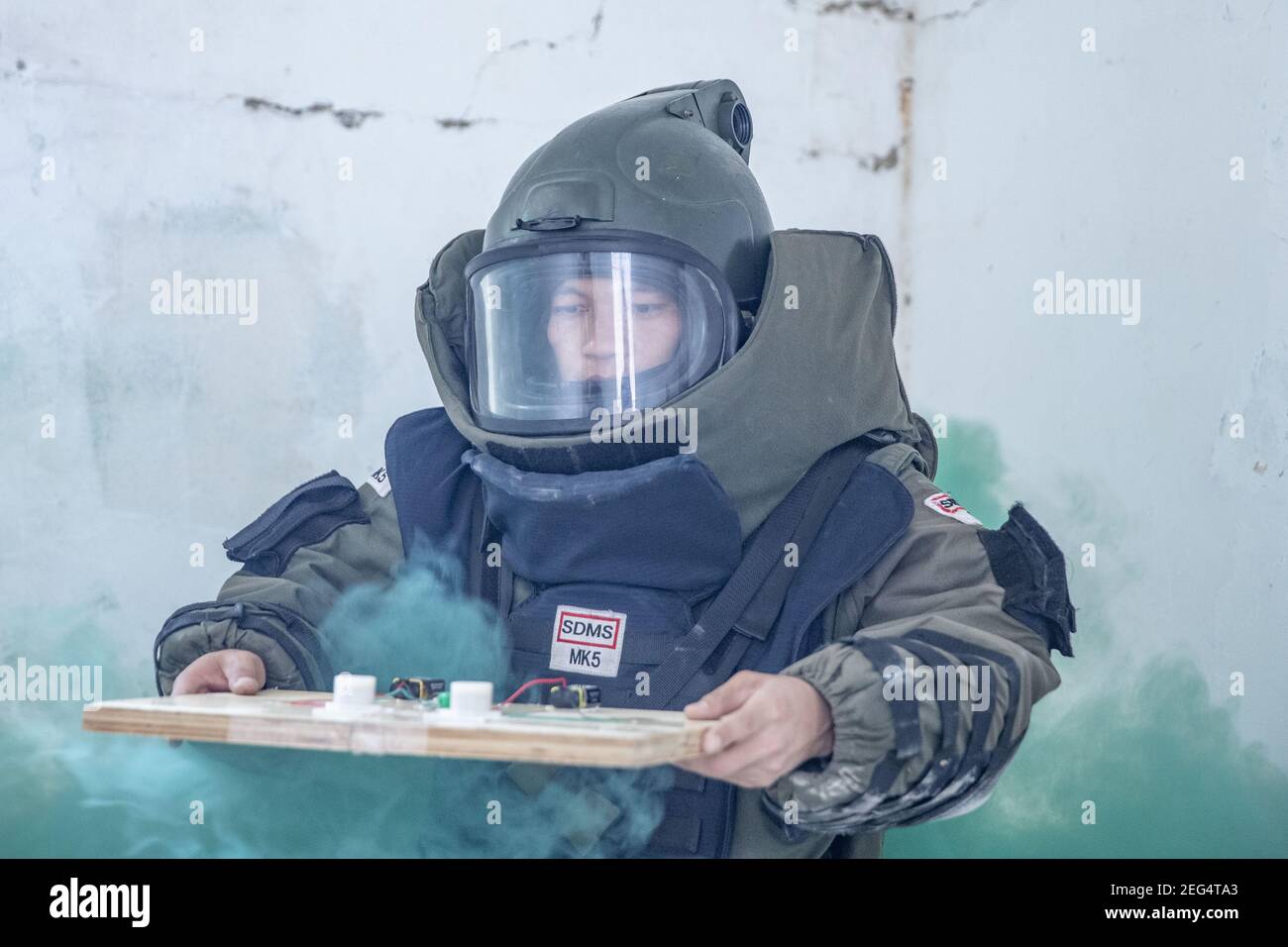 Nanning, Chine. 18 février 2021. Une formation professionnelle sur l'élimination des explosifs a lieu à Nanning, Guangxi, Chine, le 18 février 2021.(photo de TPG/cnspotos) crédit: TopPhoto/Alay Live News Banque D'Images