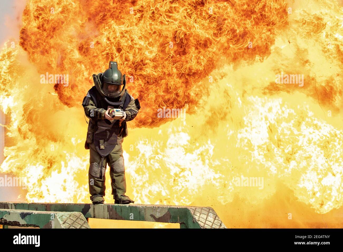 Nanning, Chine. 18 février 2021. Une formation professionnelle sur l'élimination des explosifs a lieu à Nanning, Guangxi, Chine, le 18 février 2021.(photo de TPG/cnspotos) crédit: TopPhoto/Alay Live News Banque D'Images