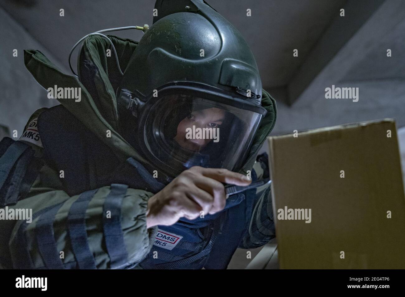 Nanning, Chine. 18 février 2021. Une formation professionnelle sur l'élimination des explosifs a lieu à Nanning, Guangxi, Chine, le 18 février 2021.(photo de TPG/cnspotos) crédit: TopPhoto/Alay Live News Banque D'Images