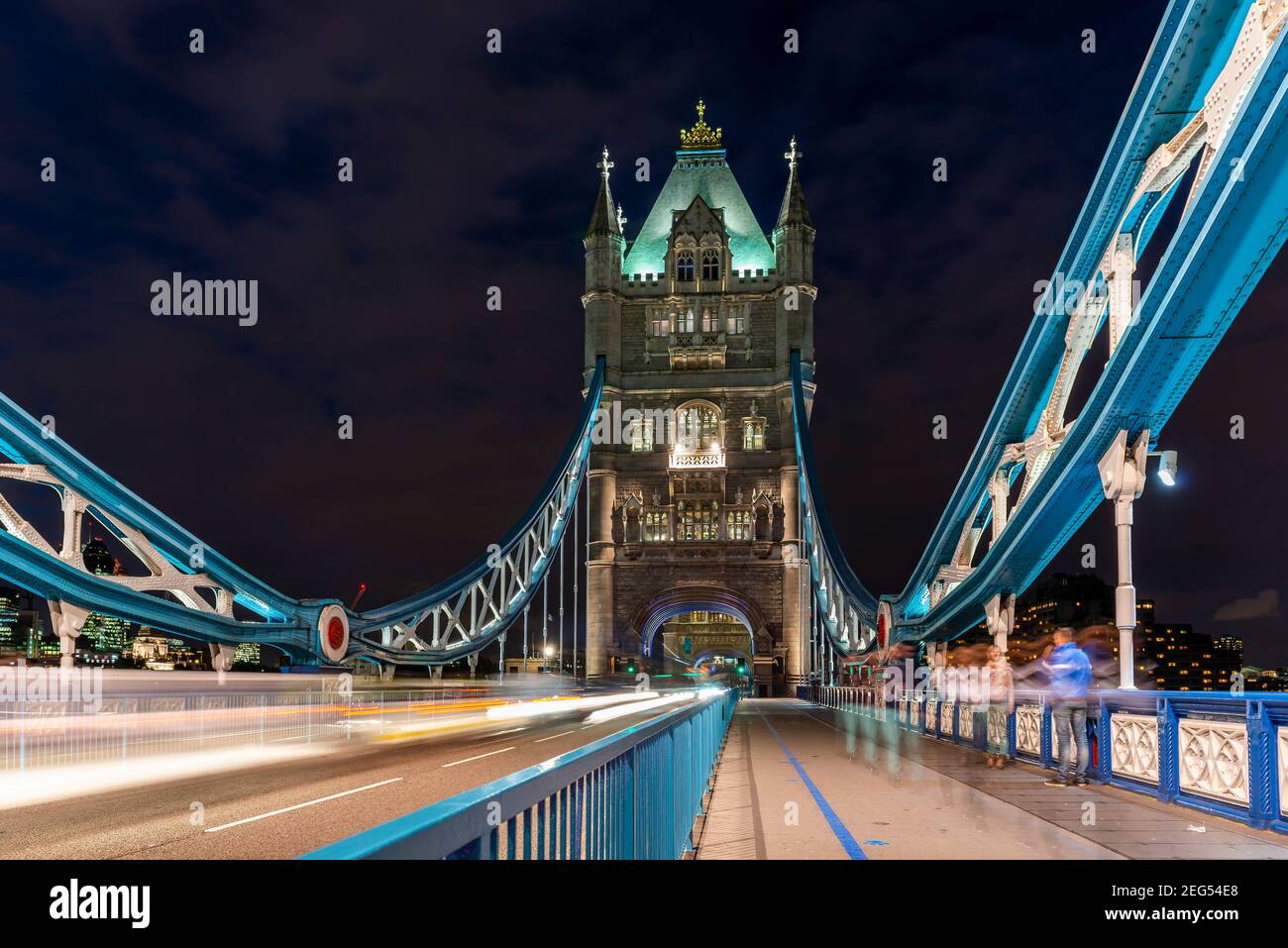 Magnifique Tower Bridge la nuit à Londres, Angleterre, Royaume-Uni Banque D'Images