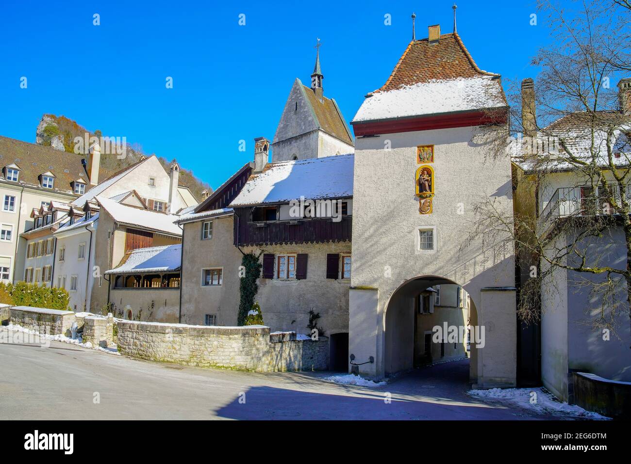 Porte Saint-Paul de la vieille ville historique St Ursanne, canton du Jura, Suisse. Banque D'Images
