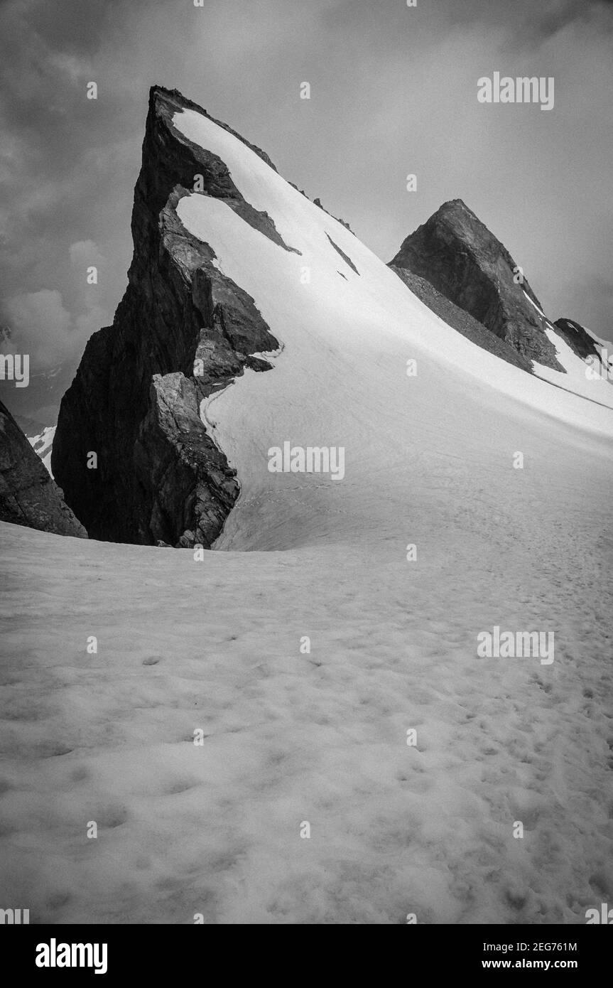 Pic de Piton carré vu depuis le col du Couloir de Gaube (Parc National des Pyrénées, midi-Pyrénées, France) Banque D'Images