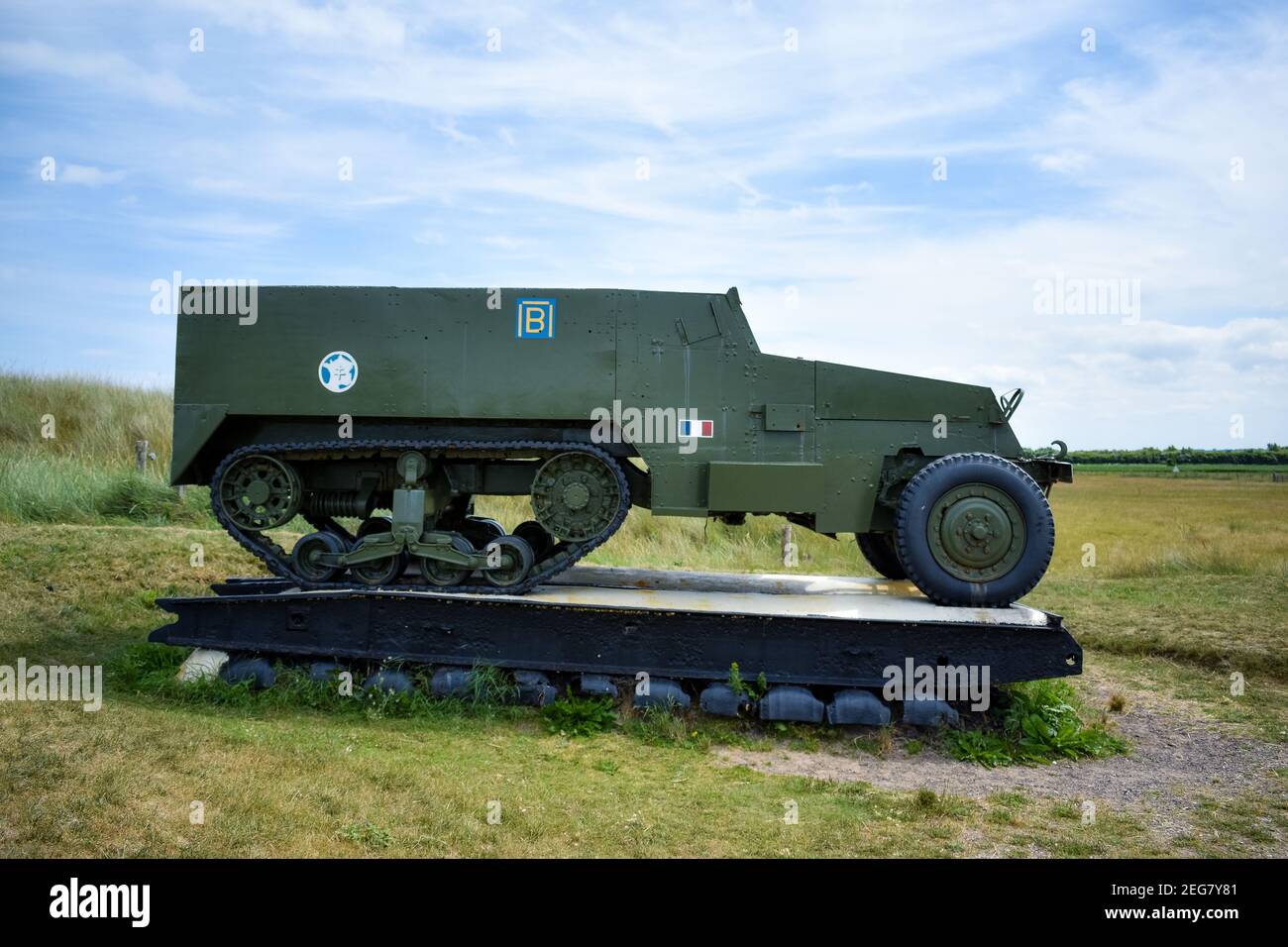 NORMANDIE, FRANCE - 4 juillet 2017 : véhicules commémoratifs de l'armée, le long de la plage de l'Utah, au débarquement de Normandie, pendant la Seconde Guerre mondiale Banque D'Images