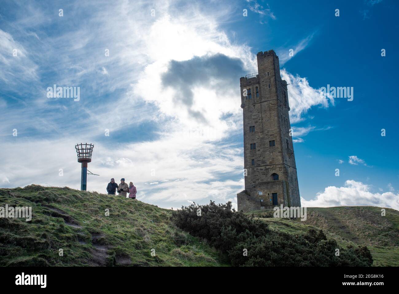 Huddersfield, West Yorkshire, Royaume-Uni. 18 février 2021. Une belle journée à Castle Hill, Almondbury, surplombant Huddersfield, West Yorkshire. Crédit : John Eveson/Alamy Live News Banque D'Images