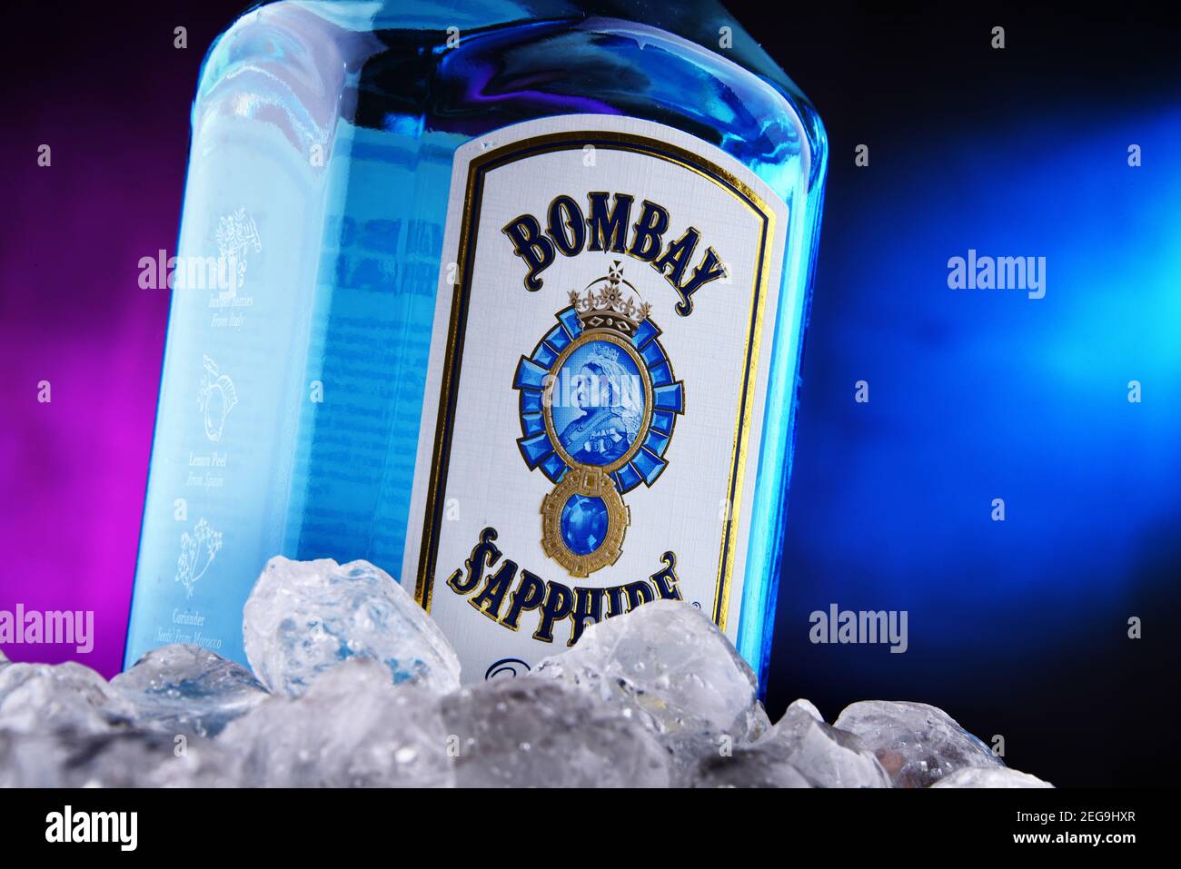 POZNAN, POL - 22 JANVIER 2021 : bouteille de Bombay Sapphire, une marque de  gin distribuée par Bacardi. Introduit sur le marché en 1987 par  International Distil Photo Stock - Alamy