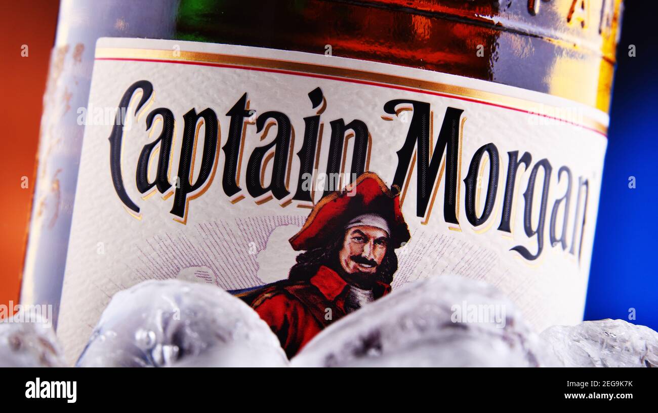 POZNAN, POL - 27 JANVIER 2021 : bouteille de Captain Morgan, une marque de rhum originaire des îles Vierges américaines et maintenant produit par Diageo, British Alcolic bev Banque D'Images