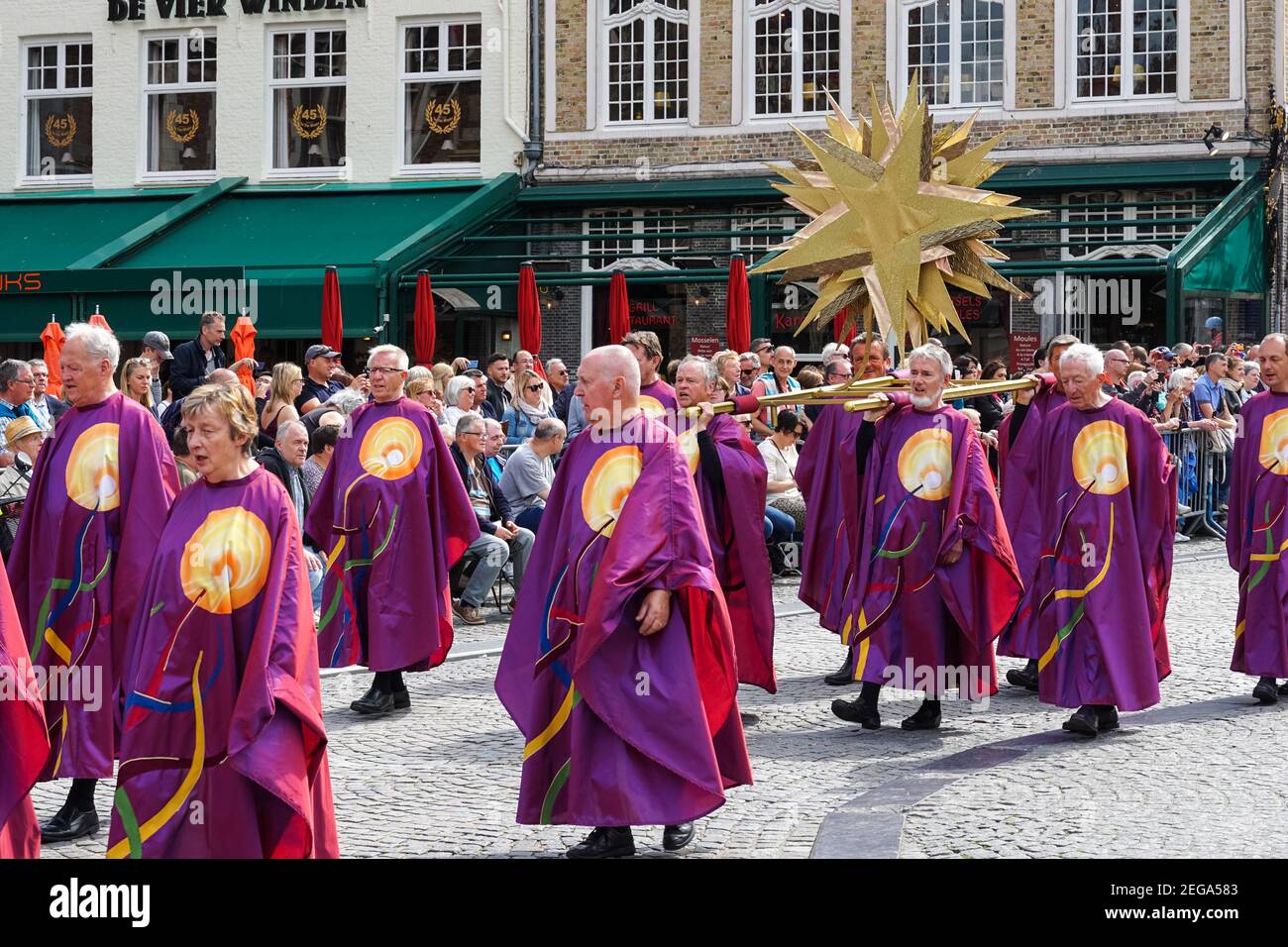 La procession annuelle du Saint-sang, Heilig Bloedprocessie, à Bruges, Belgique Banque D'Images