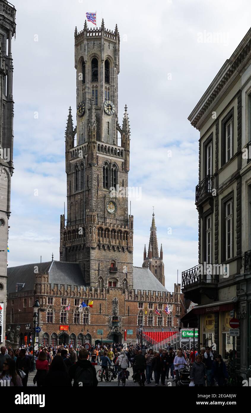 Le clocher médiéval du Beffroi de Bruges dans le centre de Bruges, en Belgique Banque D'Images