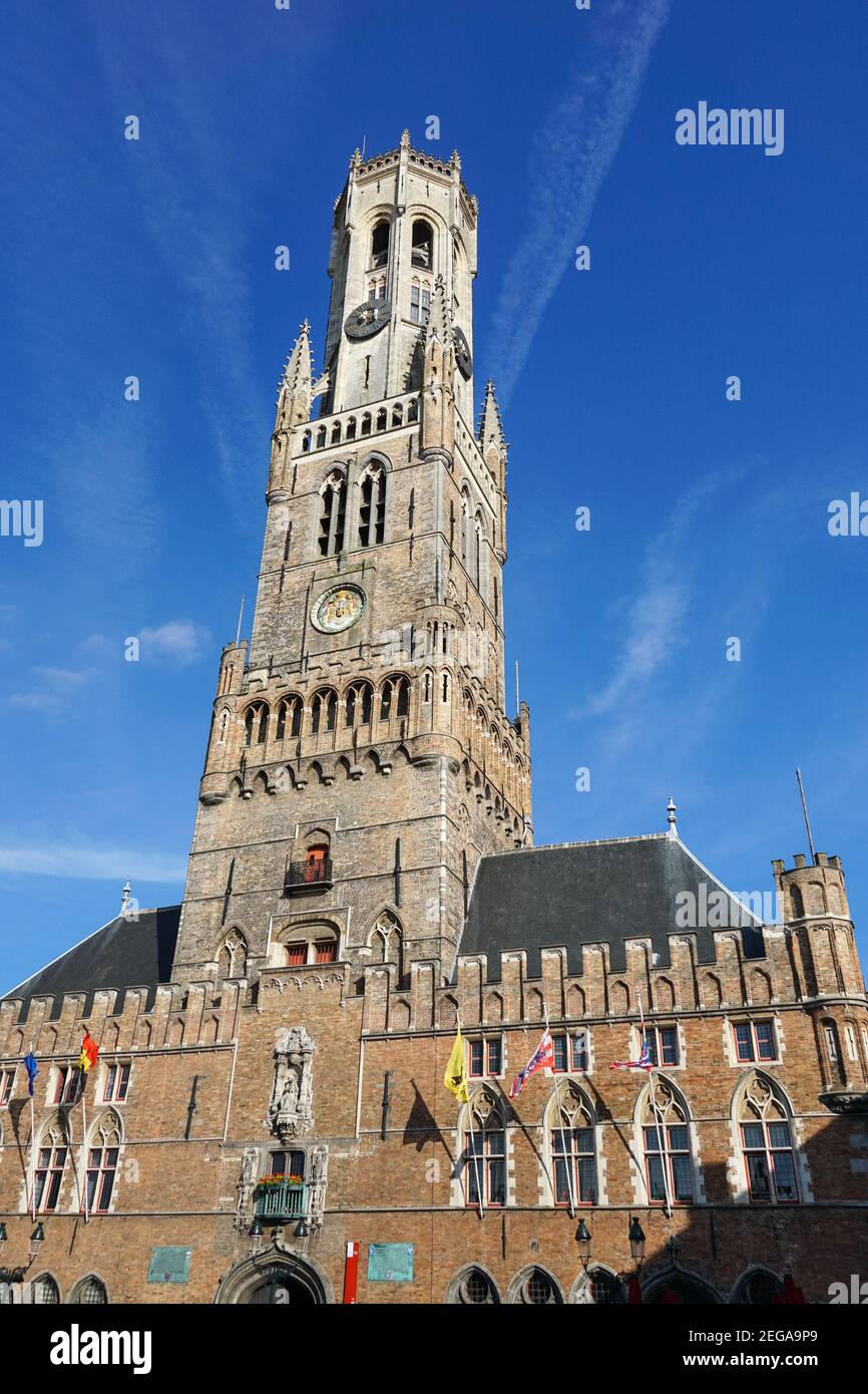 Le clocher médiéval du Beffroi de Bruges dans le centre de Bruges, en Belgique Banque D'Images