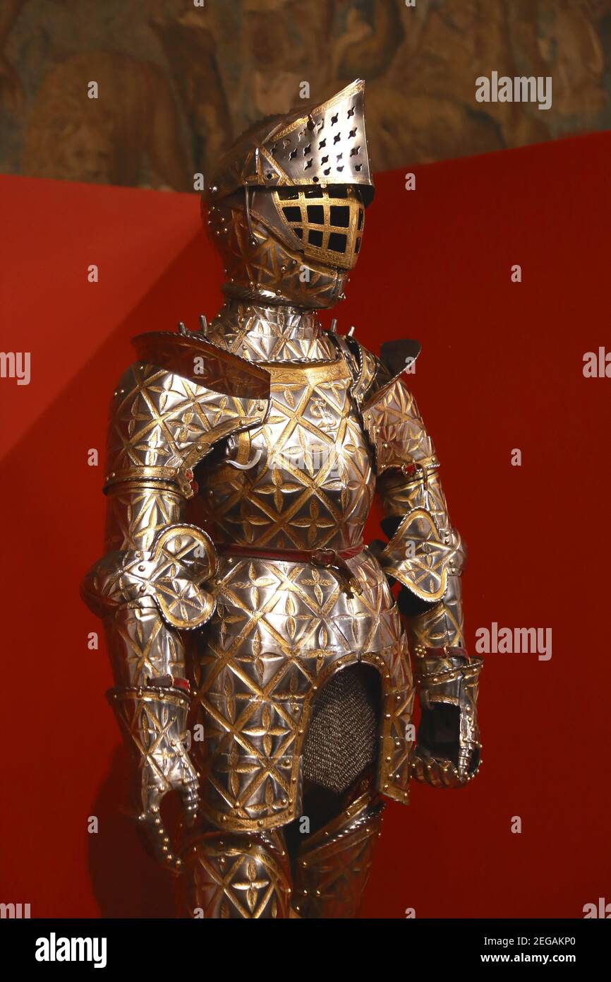 Cracovie. Cracovie. Pologne. Armure d'enfance du roi Sigismund II Augustus Vasa. Costume d'armure fin médiéval et renaissance fait pour 15 yo roi. Banque D'Images