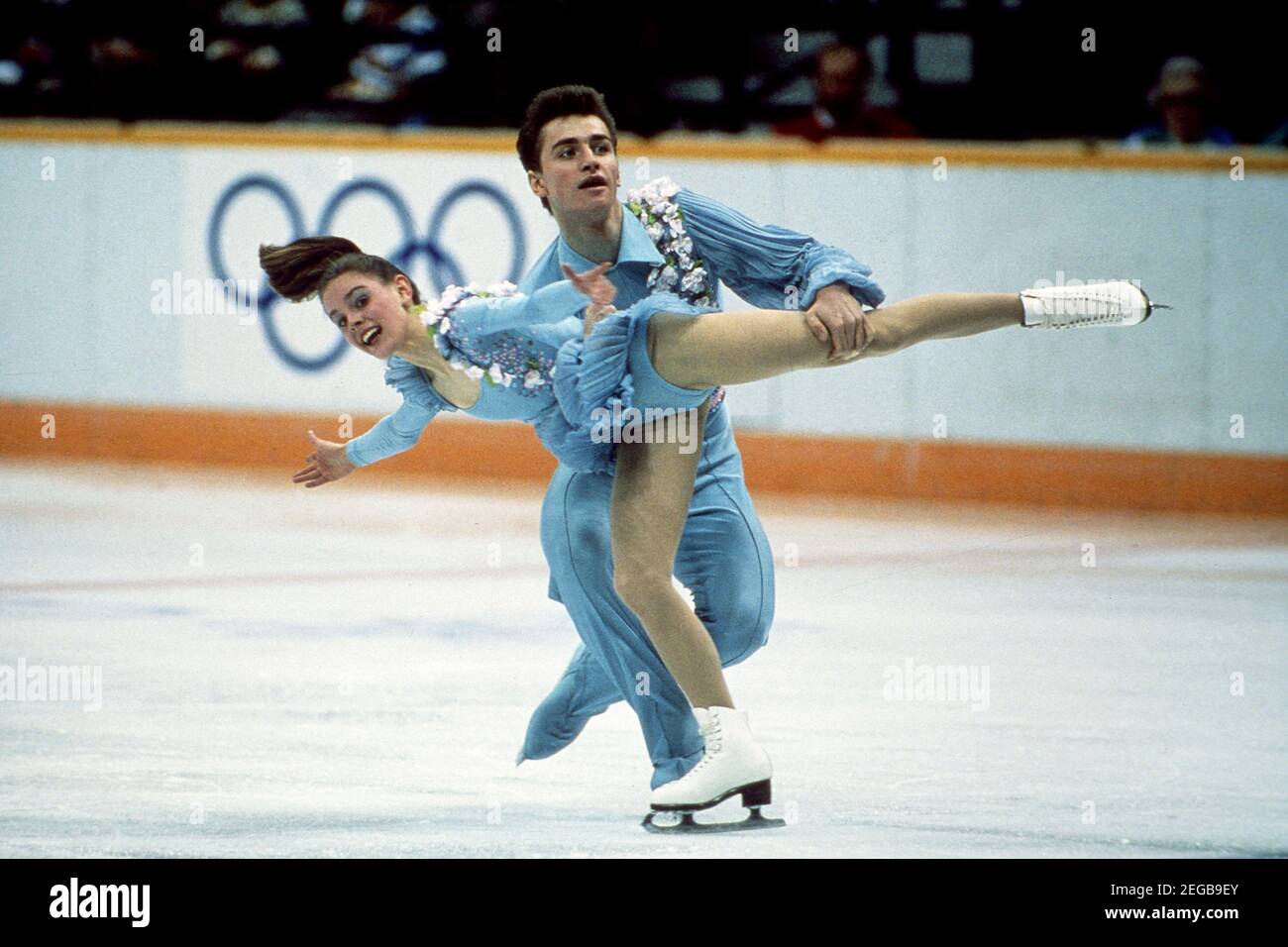 Calgary, Kanada. 18 février 2021. Ekaterina (Ekaterina, Katja) Alexandrogna Gordejewa et Sergei Mikhaïlovich Grinkov (Grinkov), URSS, patinage artistique, patinage en couple, action, Médaille d'or, champions olympiques, XV Jeux olympiques d'hiver de 1988 à Calgary/Canada, le 27 février 1988. Â | utilisation dans le monde crédit: dpa/Alay Live News Banque D'Images