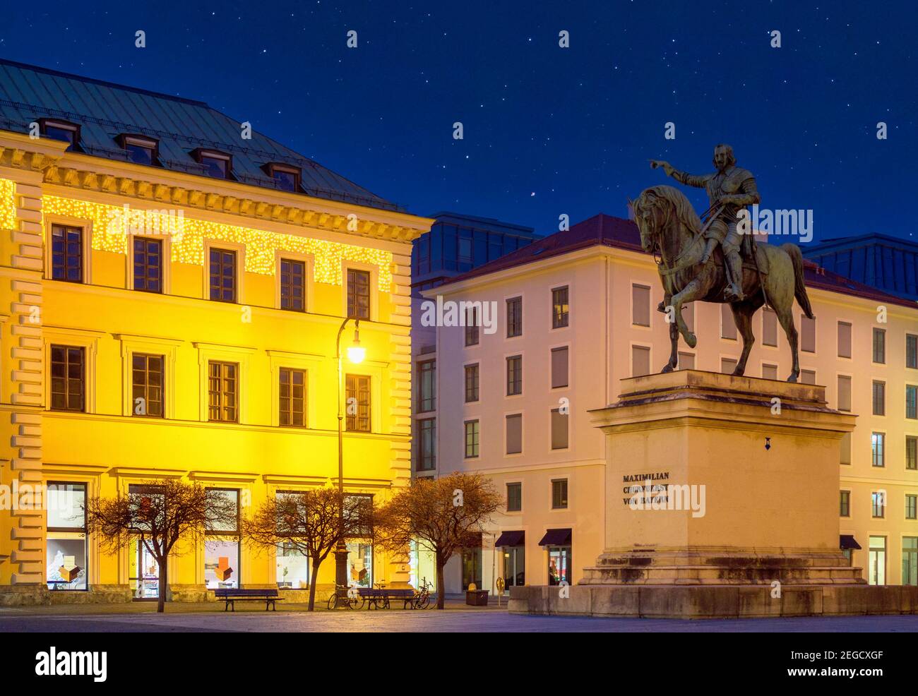 Statue équestre en bronze de Maximilian, électeur de Bavière, Wittelsbacher Platz, Brienner Strasse, Munich, Bavière, Allemagne, Europe Banque D'Images