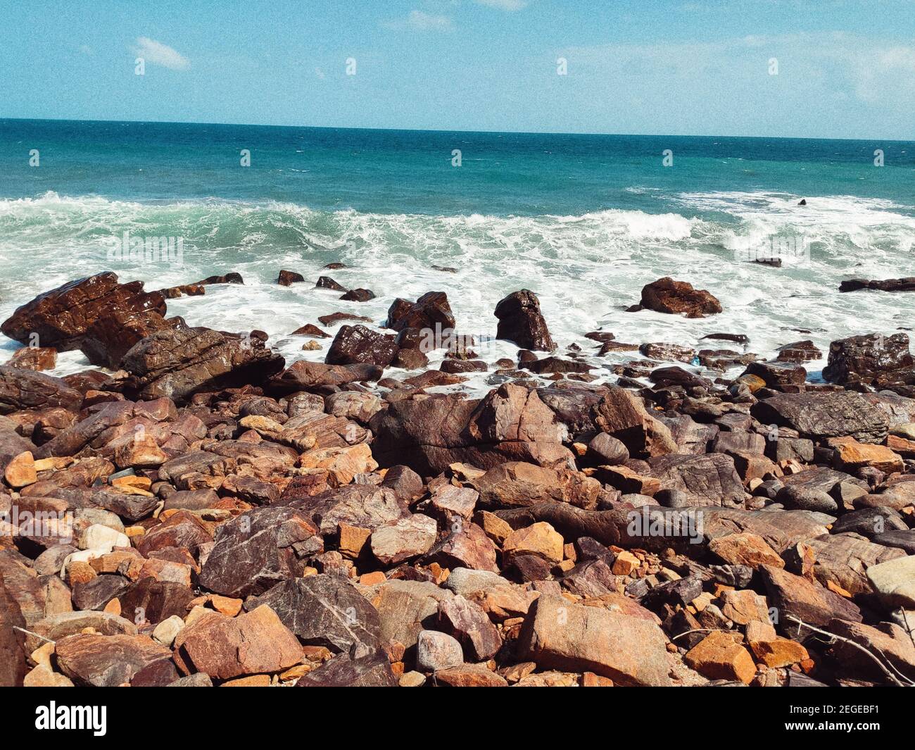 Photos prises à Jericoacora - BRÉSIL, où il y a ces merveilles, côtes, plages et arbres qui font leur propre poésie. Banque D'Images