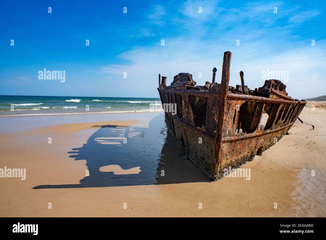 Fraser Island Maheno Shipwreck sur 75 Mile Beach pendant la journée ensoleillée Banque D'Images
