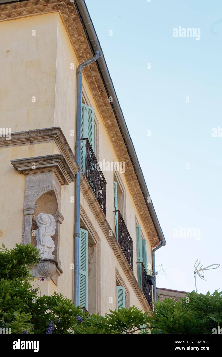 Saint-Genies-de-Fontadit, France.21 juin 2018.UNE sculpture religieuse de maison à Saint-Genies-de Fontadit, France. Banque D'Images