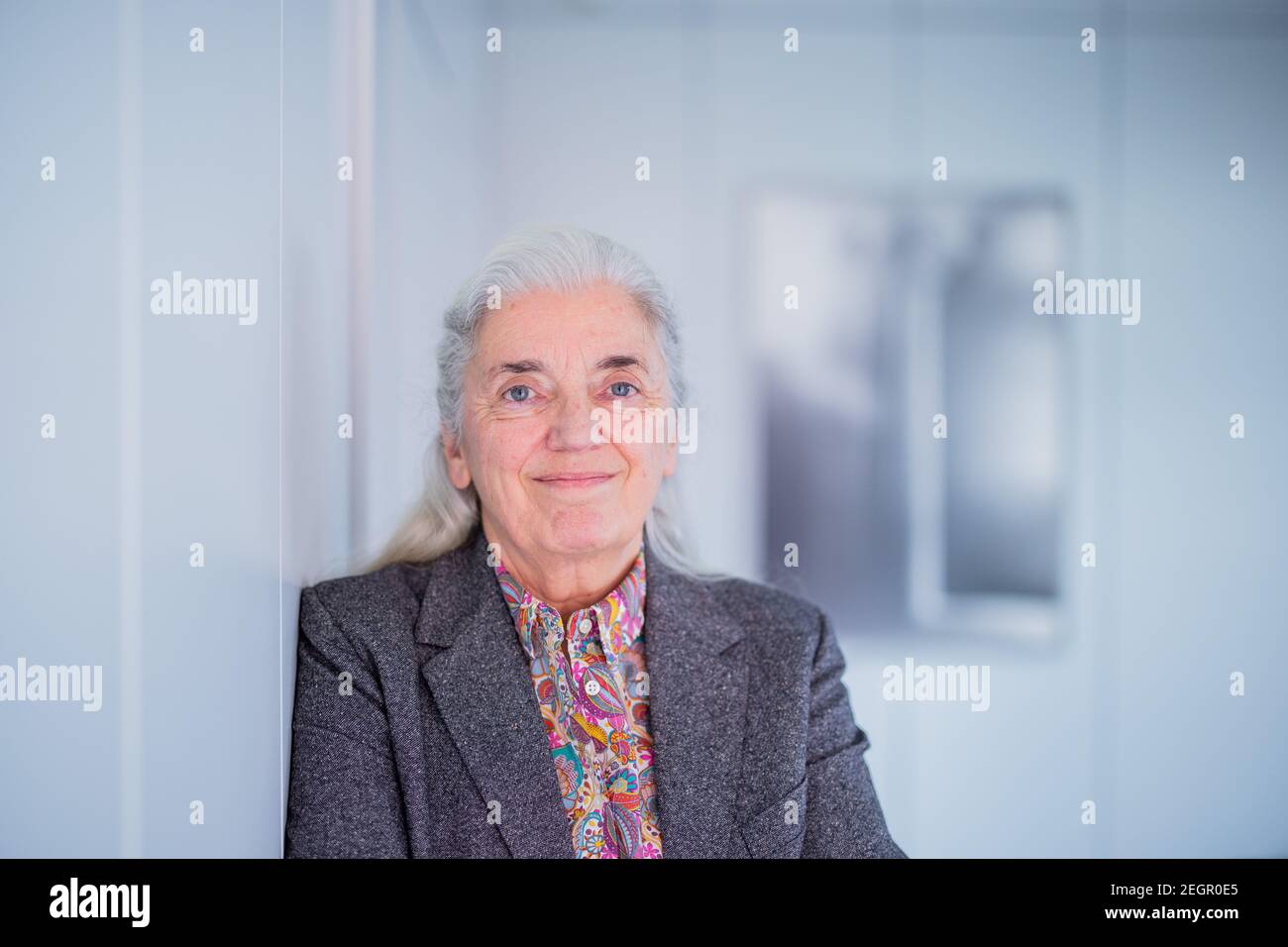 Düsseldorf, Allemagne. 17 février 2021. Isabel Pfeiffer-Poensgen (indépendante), ministre de la Culture et des Sciences de la Rhénanie-du-Nord-Westphalie, est présente dans son bureau. (À dpa 'Minister appelle plus d'effort dans la recherche de l'art pillé' de 19.02.) Credit: Rolf Vennenbernd/dpa/Alay Live News Banque D'Images