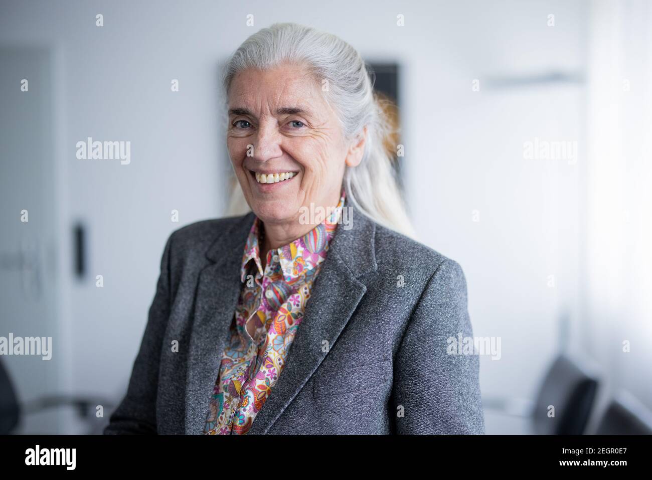 Düsseldorf, Allemagne. 17 février 2021. Isabel Pfeiffer-Poensgen (indépendante), ministre de la Culture et des Sciences de la Rhénanie-du-Nord-Westphalie, est présente dans son bureau. (À dpa 'Minister appelle plus d'effort dans la recherche de l'art pillé' de 19.02.) Credit: Rolf Vennenbernd/dpa/Alay Live News Banque D'Images