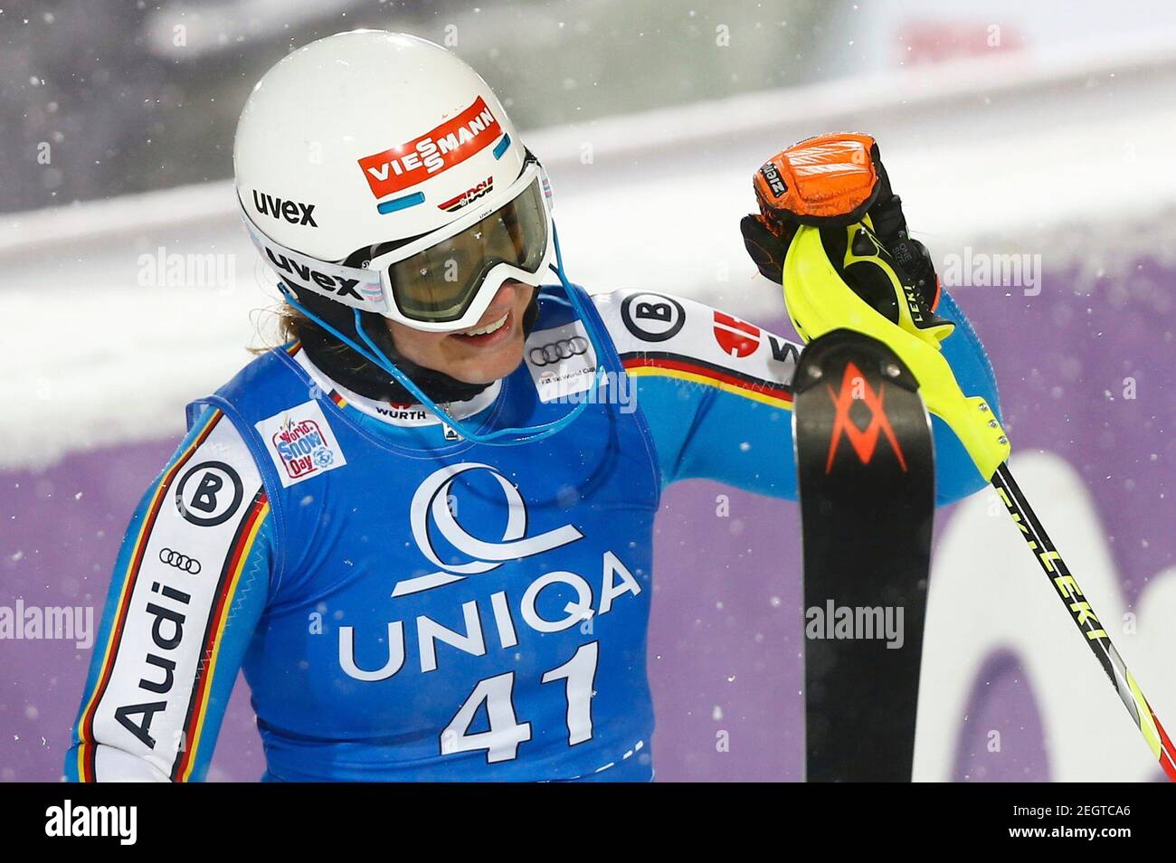 Elisabeth Willibald, d'Allemagne, réagit après la course féminine de slalom de la coupe du monde de ski alpin à Flachau, en Autriche, le 15 janvier 2016. REUTERS/Dominic Ebenbichler photo fournie par action Images Banque D'Images