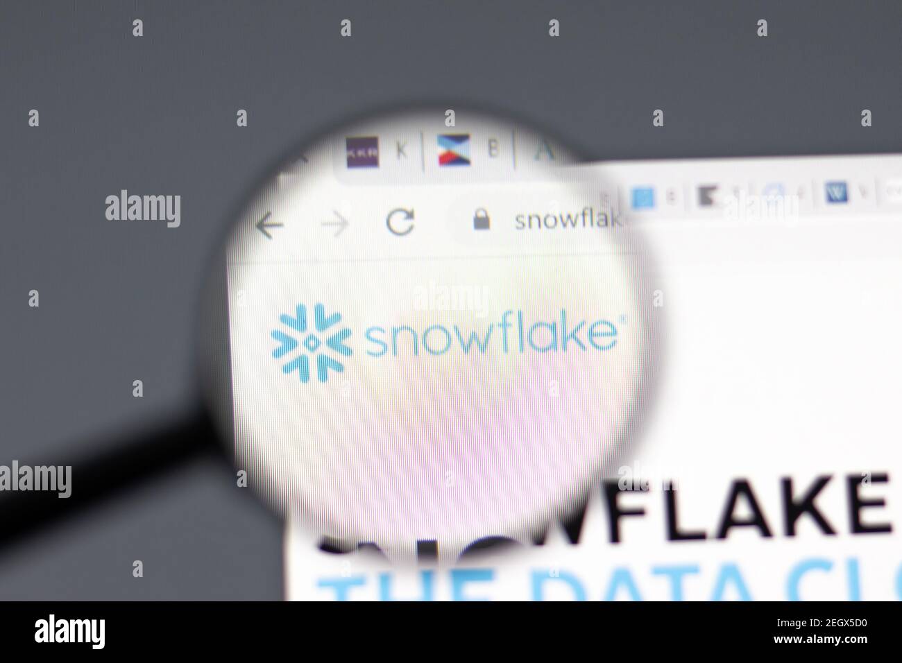 New York, Etats-Unis - 15 février 2021 : site Web en forme de flocon de neige dans un navigateur avec logo de la société, Illustration éditoriale Banque D'Images