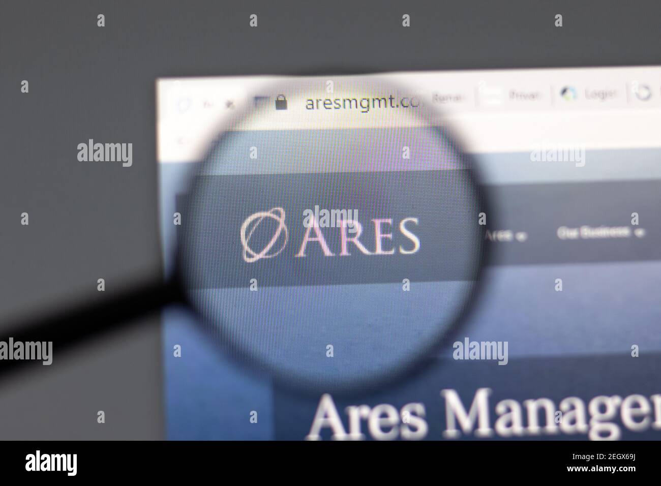 New York, Etats-Unis - 15 février 2021 : site de Ares Management dans un navigateur avec logo de la société, Editorial Banque D'Images