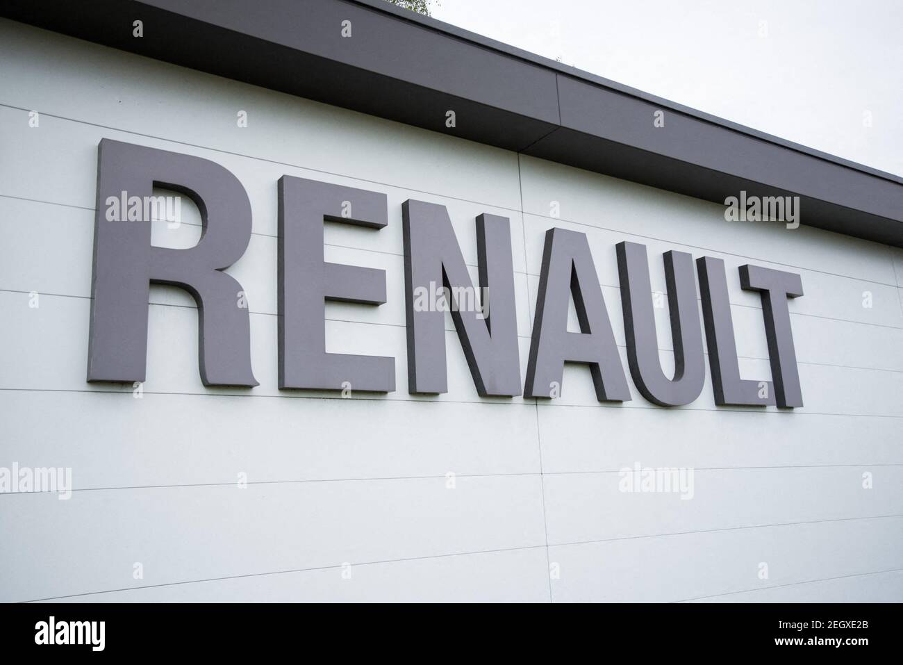 Photo du dossier datée du 19 avril 2020 de la chaîne de montage Renault à  Lambres-lez-Douai, dans le nord de la France. Le constructeur automobile  français Renault a déclaré vendredi qu'il avait