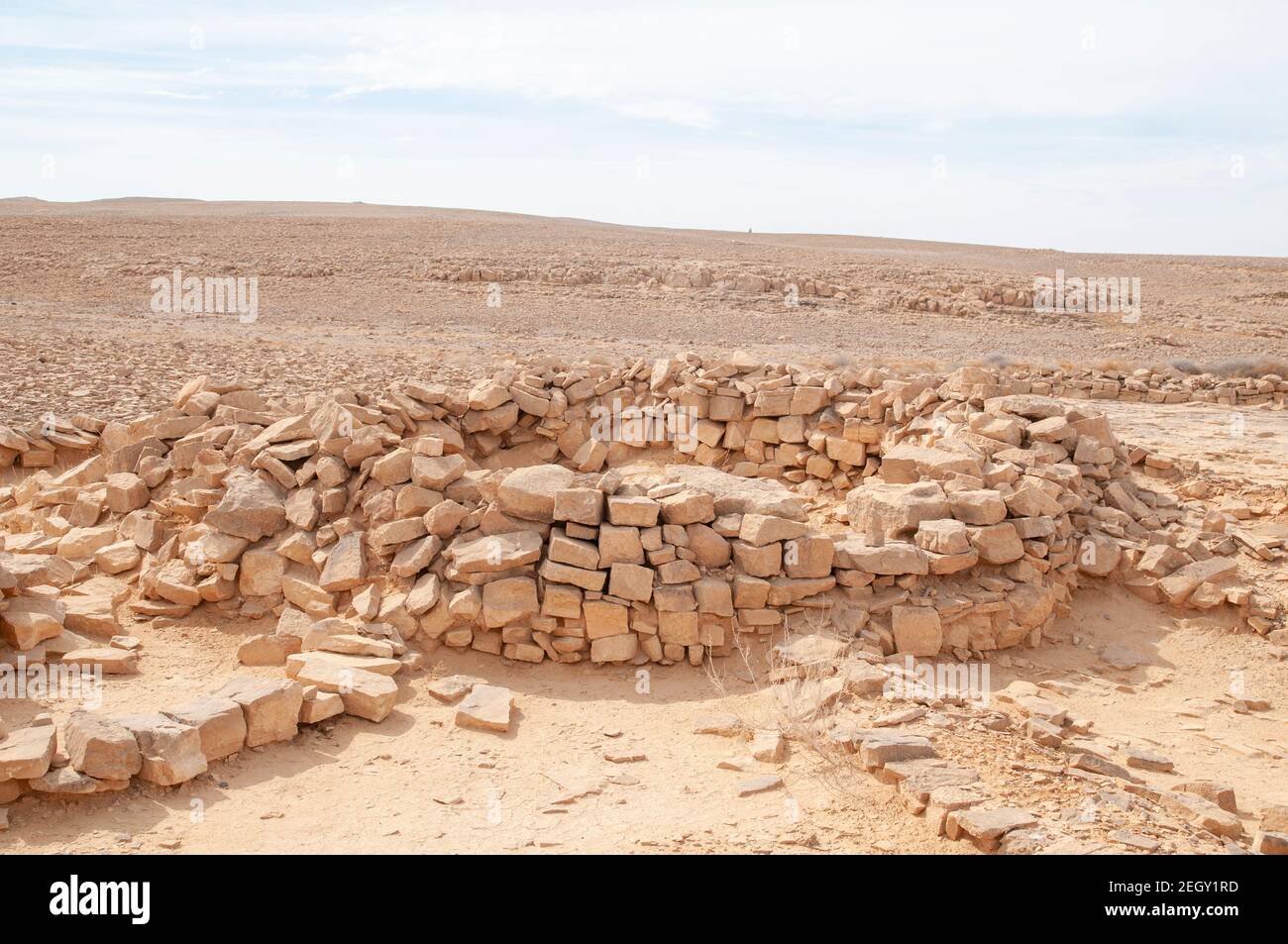 Site préhistorique de granary et de battage dans la région désertique de la vallée d'Uvda, Negev, Israël. Ces sites ont été des dates pour avoir été datés à la BR Banque D'Images