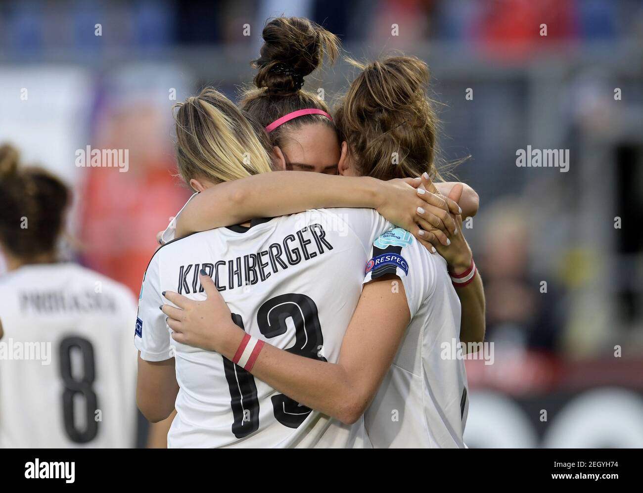 Football football - Danemark v Autriche - Femme Euro 2017 - Breda, pays-Bas  - 3 août 2017 les joueurs autrichiens semblent découragés après le match  REUTERS/Toussaint Kluiters optaID:96t88s6iyftlypsu0r0glkcfd Photo Stock -  Alamy