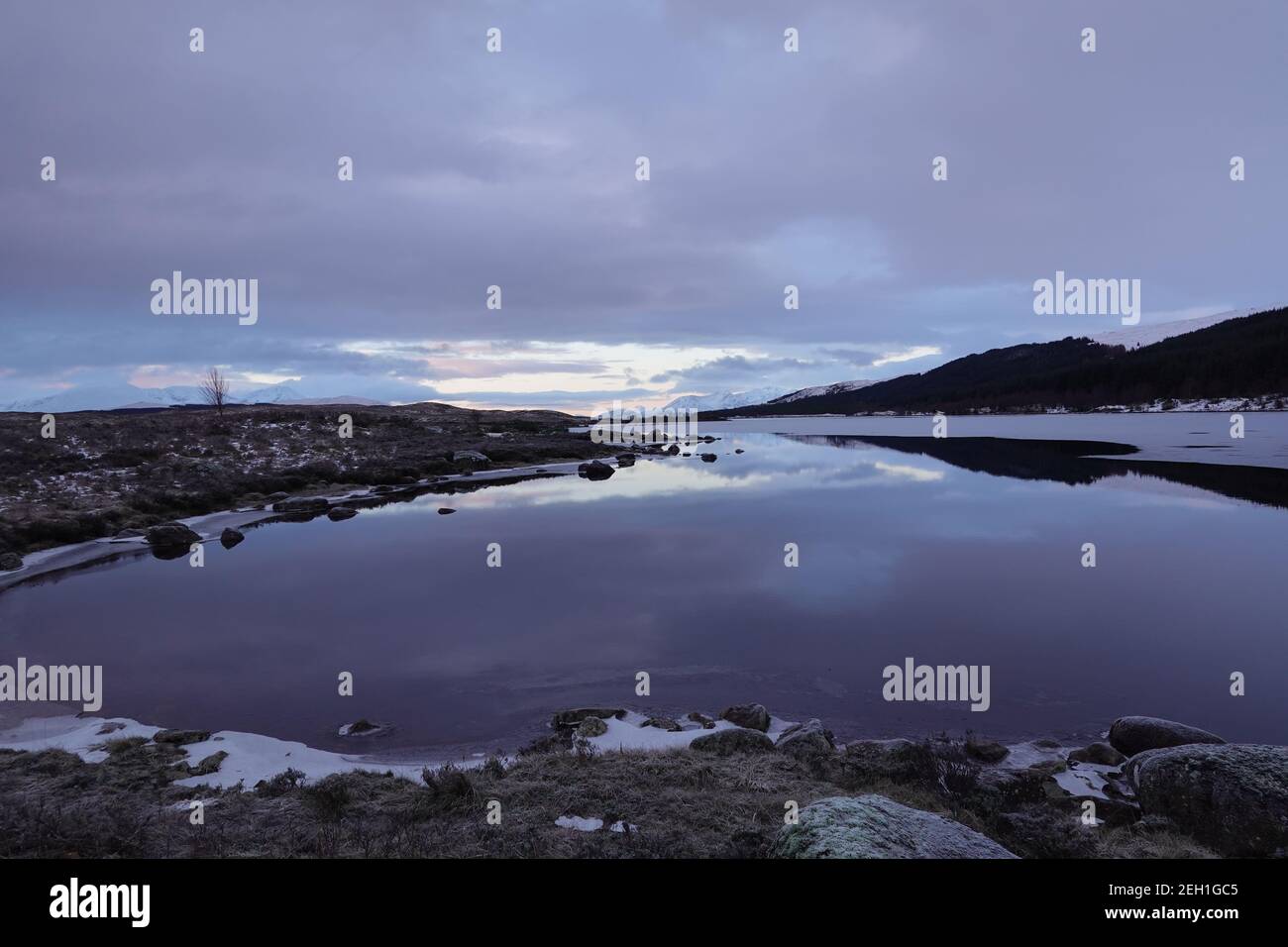 Jour d'hiver Loch Laidon, près de la gare de Rannoch, West Highland Railway, Écosse Banque D'Images