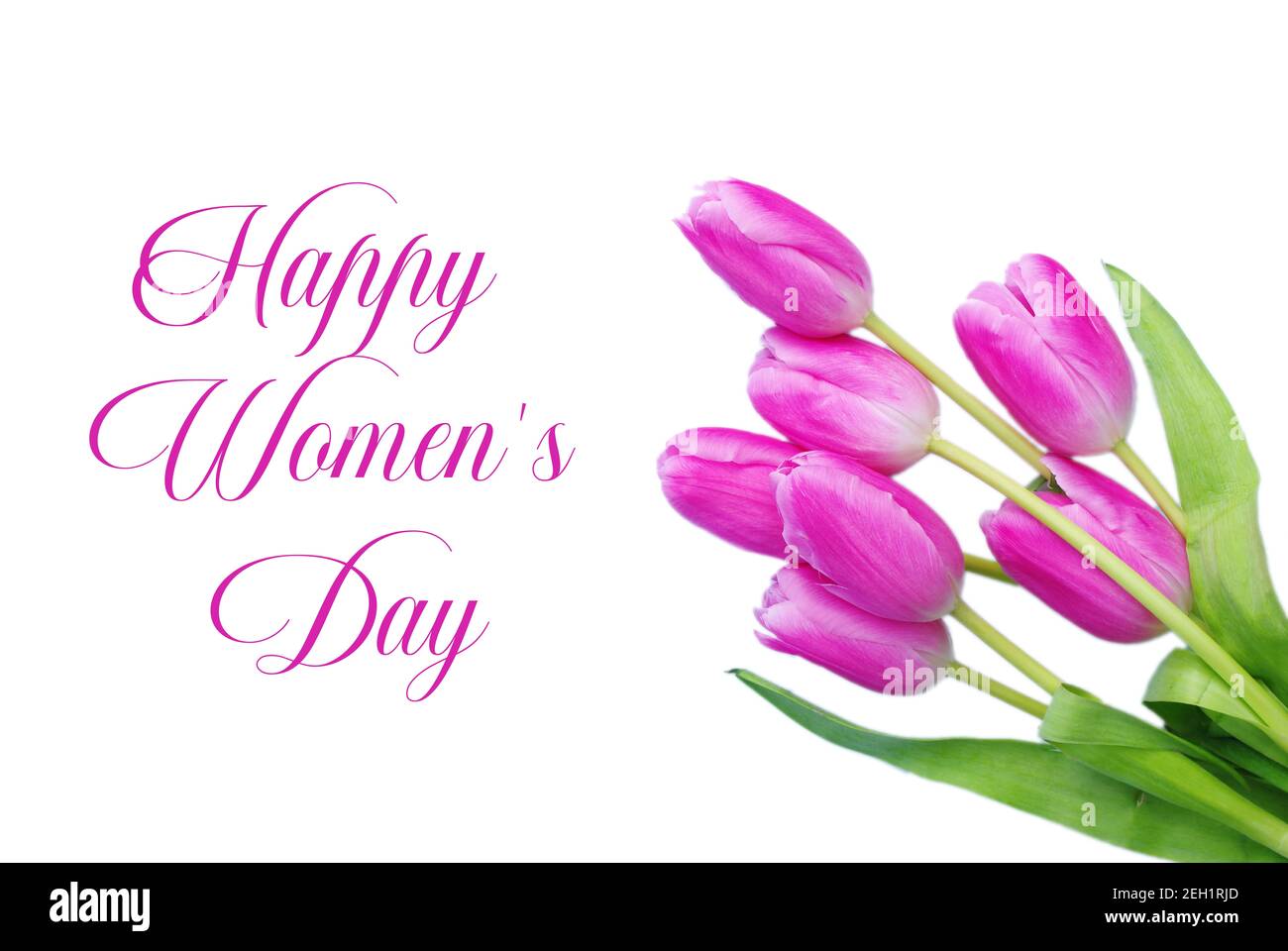 Affiche textuelle Happy Women Day sur fond blanc avec tulipes roses. Carte de vœux, affiche. Belles fleurs de tulipes roses. Banque D'Images