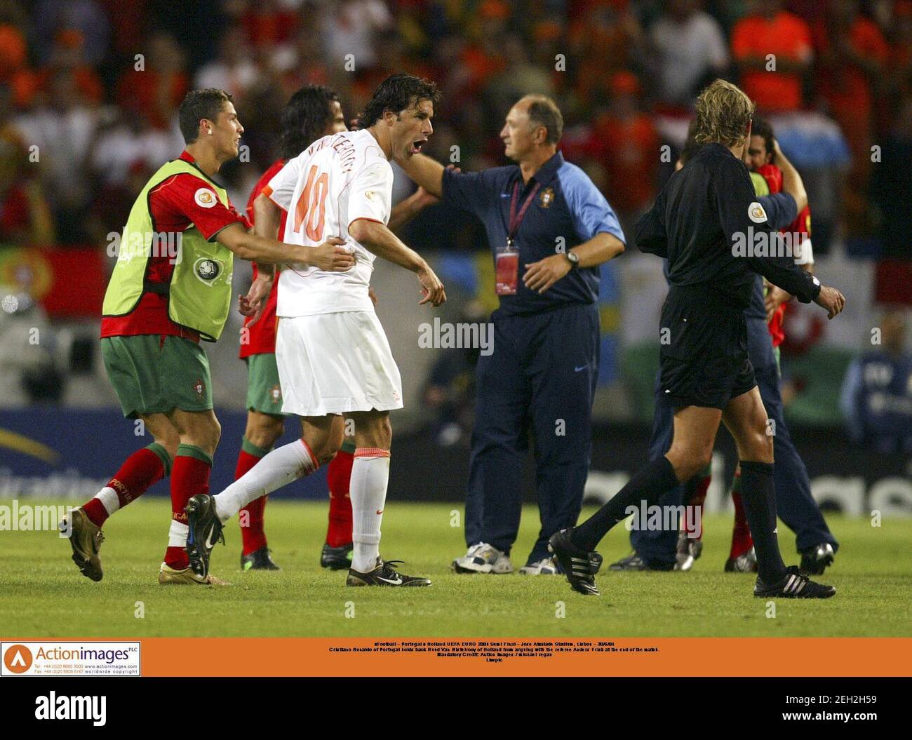 Football - Portugal / pays-Bas UEFA EURO 2004 semi final - Stade José  Alvalade, Lisbonne - 30/6/04 Cristiano Ronaldo du Portugal retient Ruud Van  Nistelrooy de Hollande de disputer avec l'arbitre Anders