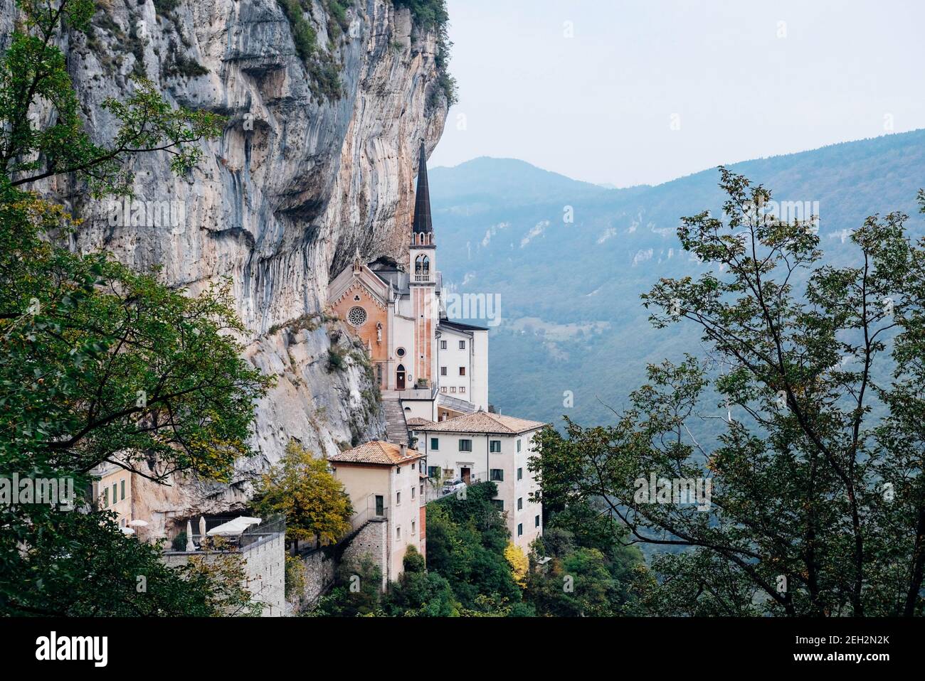 Sanctuaire de madonna della corona Banque de photographies et d’images