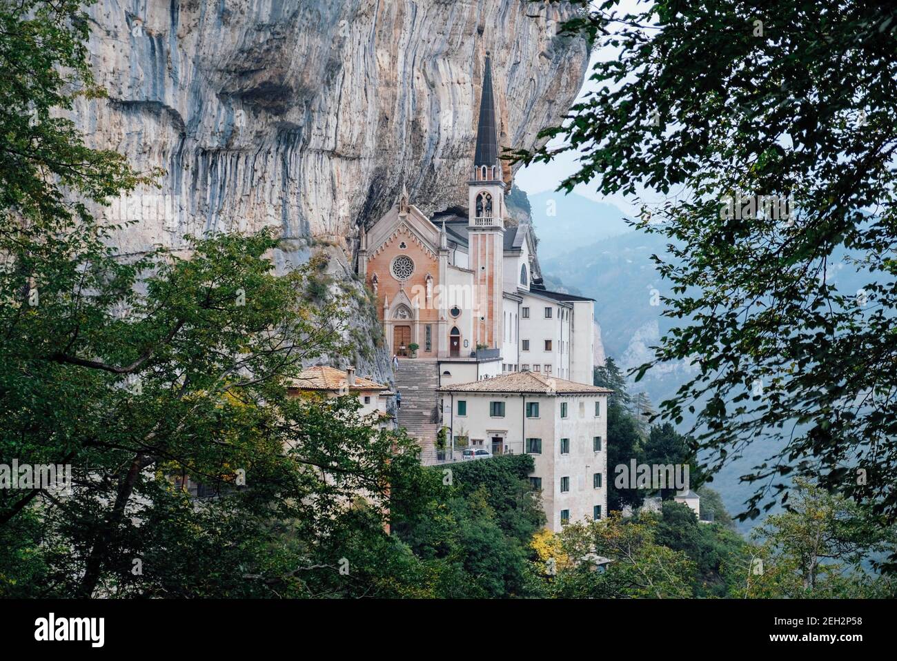 Sanctuaire de madonna della corona Banque de photographies et d’images