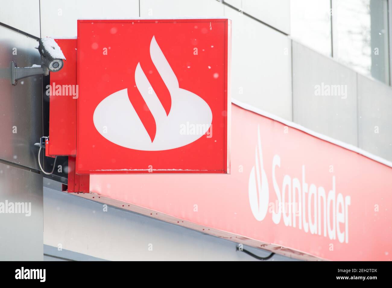 Banco Santander à Gdansk, Pologne. 6 février 2021 © Wojciech Strozyk / Alamy stock photo *** Légende locale *** Banque D'Images