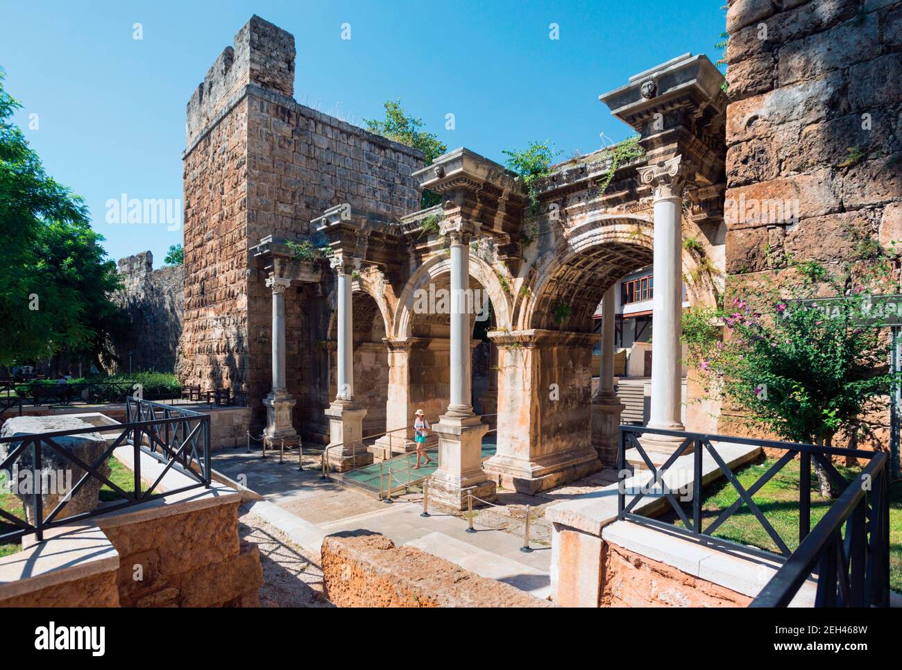 Antalaya, province d'Antalaya, Turquie. Porte d'Hadrien, construite en l'honneur d'une visite de la ville par l'empereur en 130. Banque D'Images