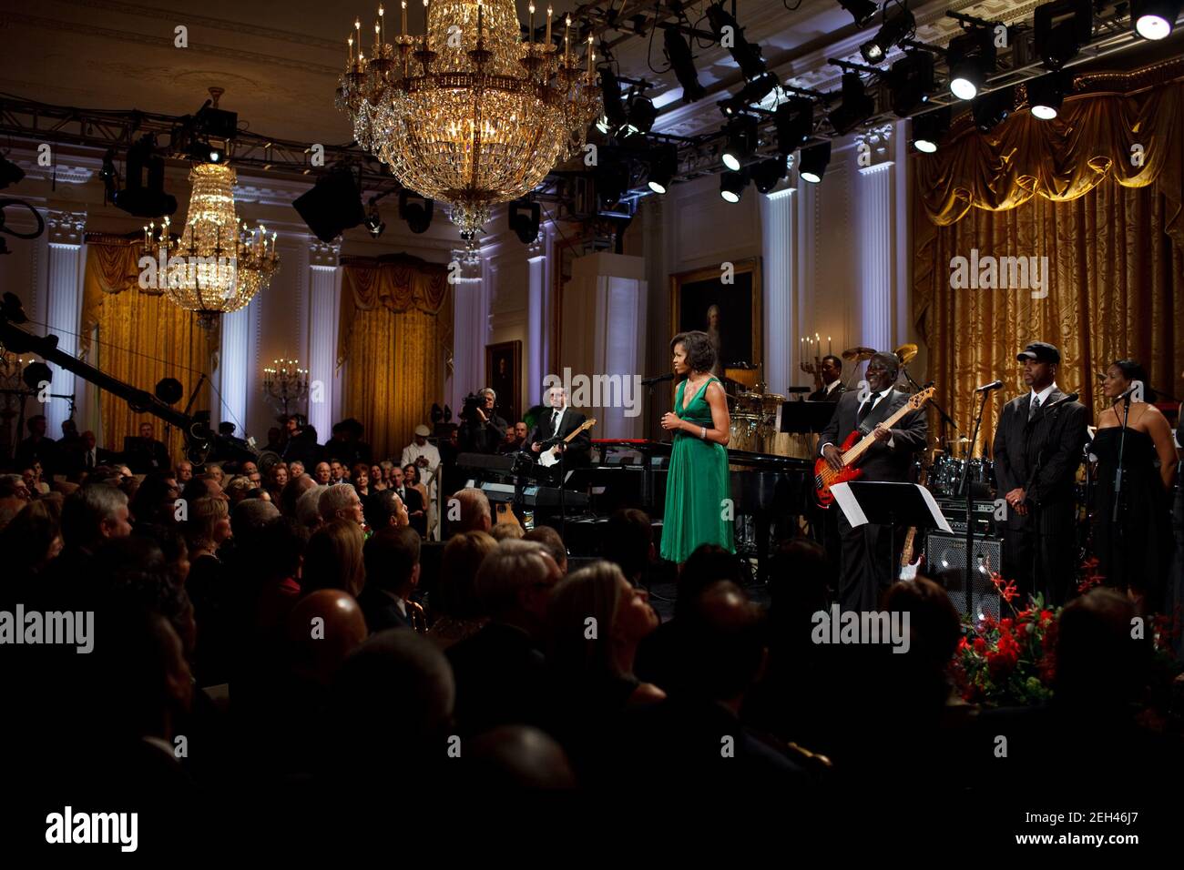 La première dame Michelle Obama s'exprime lors d'un concert à la Maison-Blanche en hommage à Stevie Wonder dans la salle est pour PBS/Stevie Wonder in Performance à la Maison-Blanche, le 25 février 2009. Banque D'Images